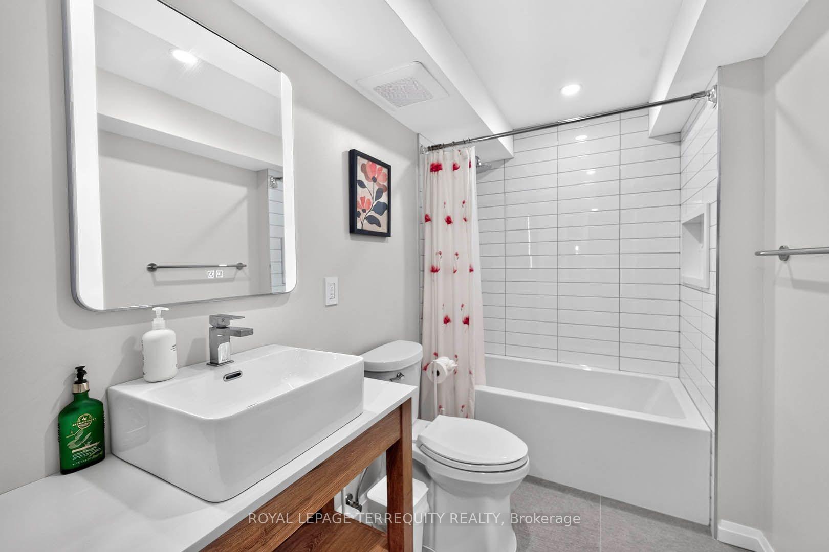 Photo 44 of 35 Tottenham Road, North York, Banbury-Don Mills — HOMEH