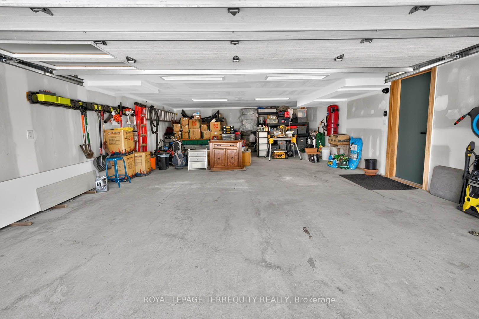 Photo 46 of 35 Tottenham Road, North York, Banbury-Don Mills — HOMEH