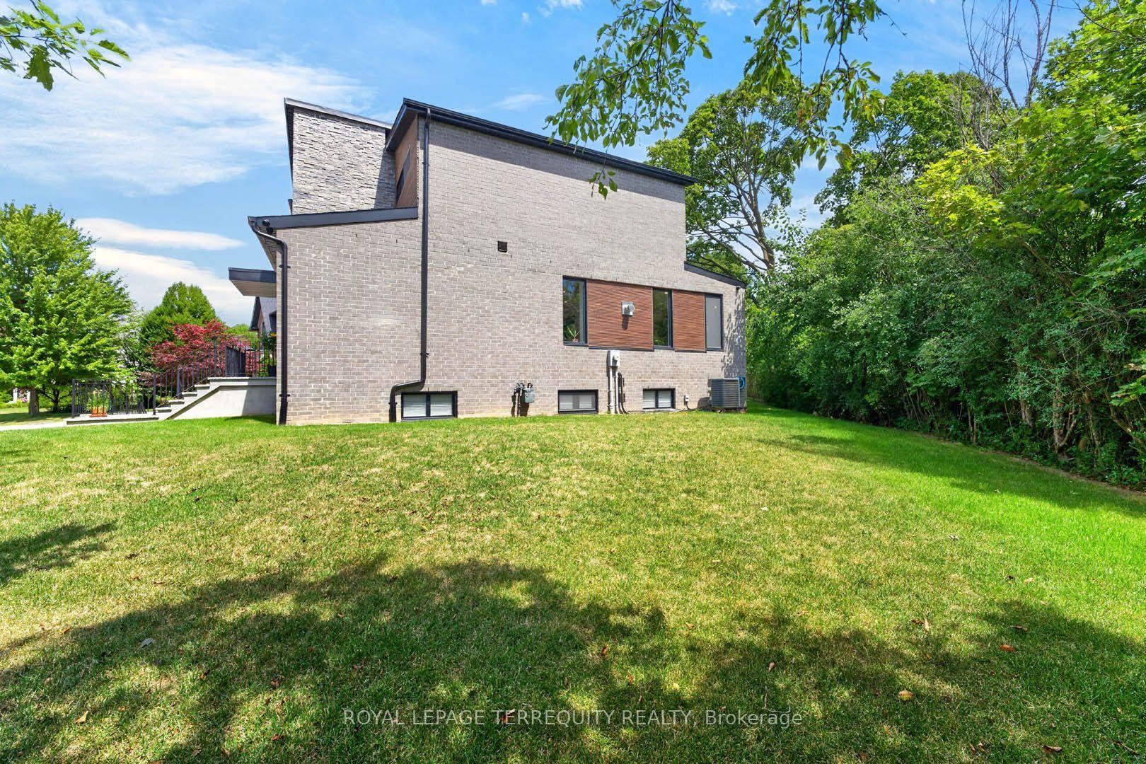 Photo 50 of 35 Tottenham Road, North York, Banbury-Don Mills — HOMEH