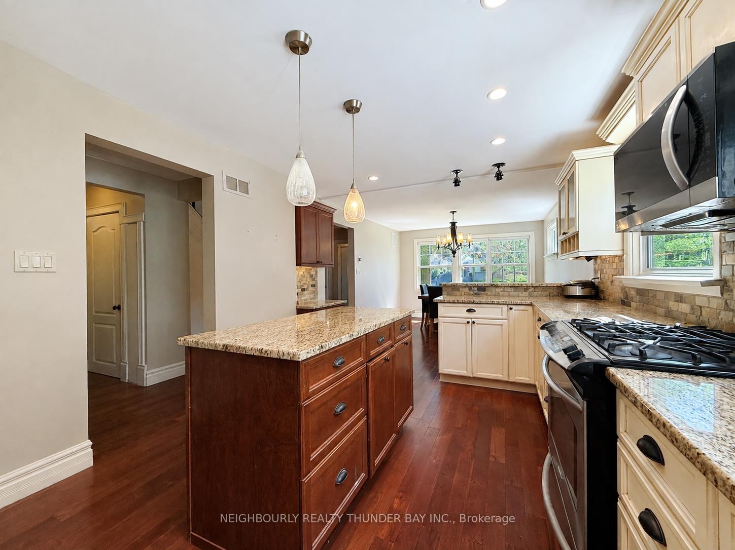 Photo 19 of 54 Summit Avenue, Thunder Bay, Mariday Heights — HOMEH