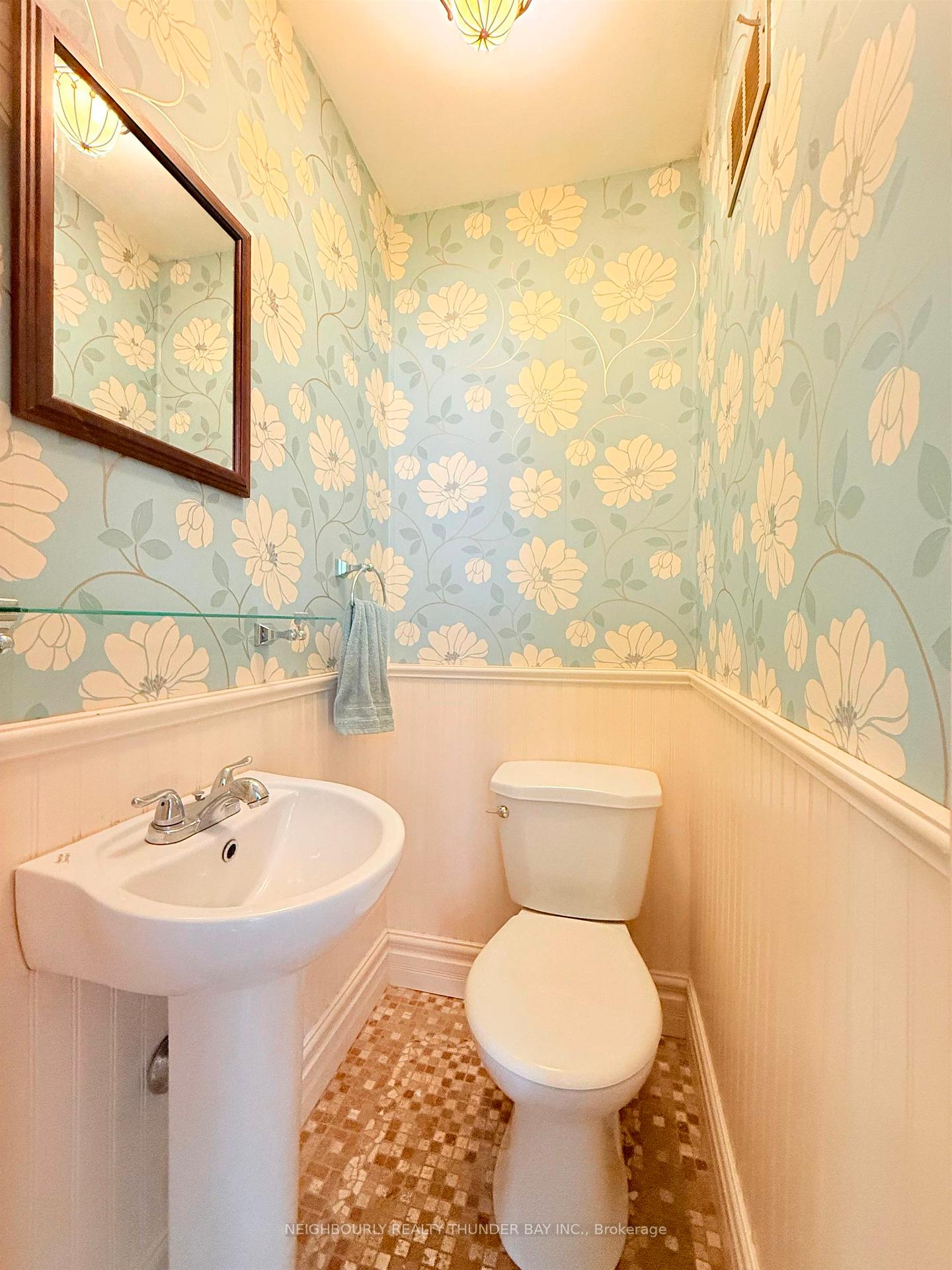 Photo 21 of 54 Summit Avenue, Thunder Bay, Mariday Heights — HOMEH