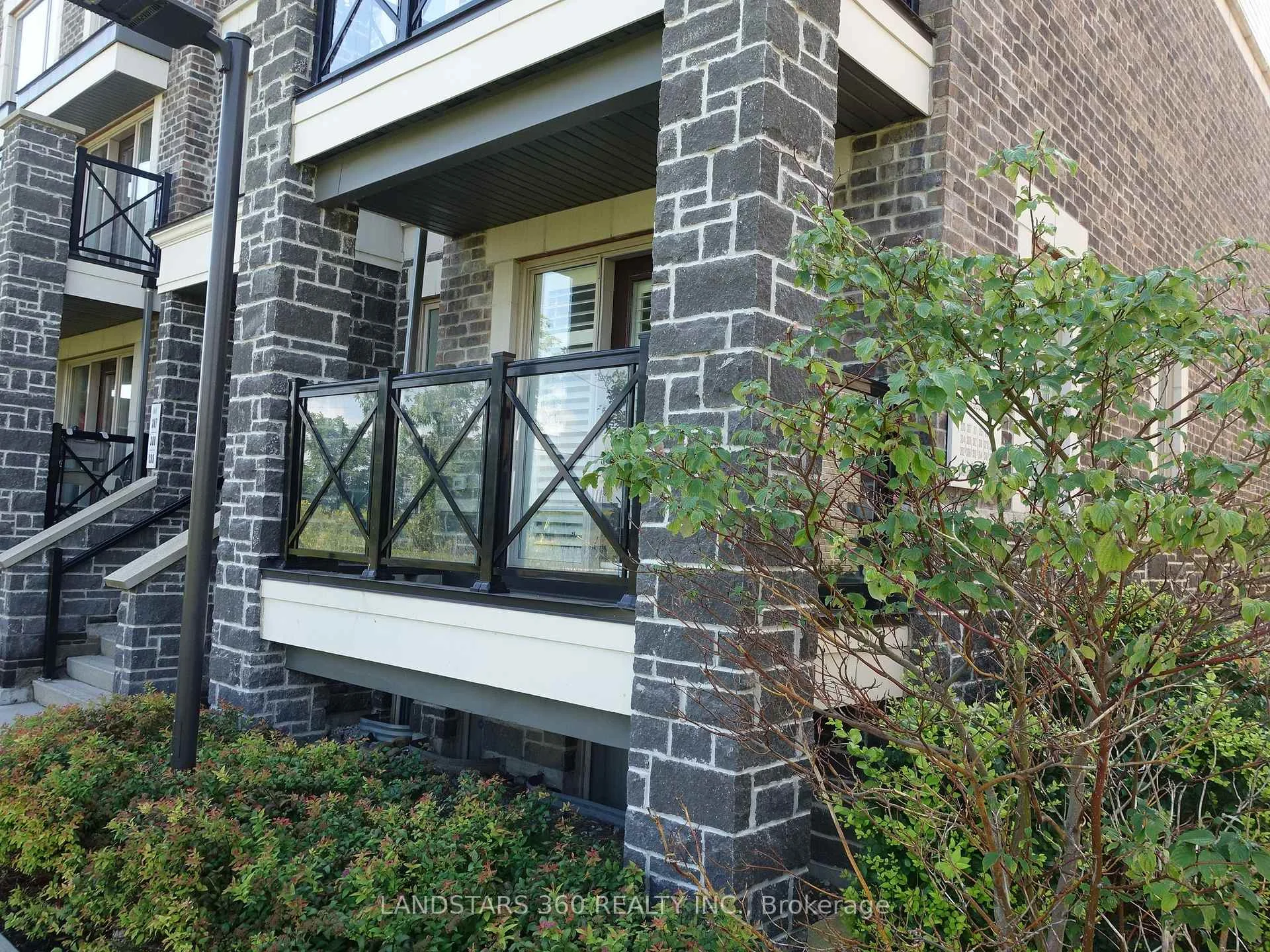 Photo 3 of Unit 302, 20 Dunsheath Way, Markham, Cornell — HOMEH