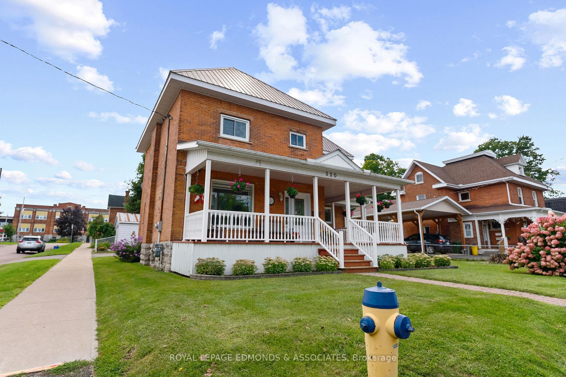 Photo 3 of 320 Alfred Street, Pembroke, Pembroke — HOMEH