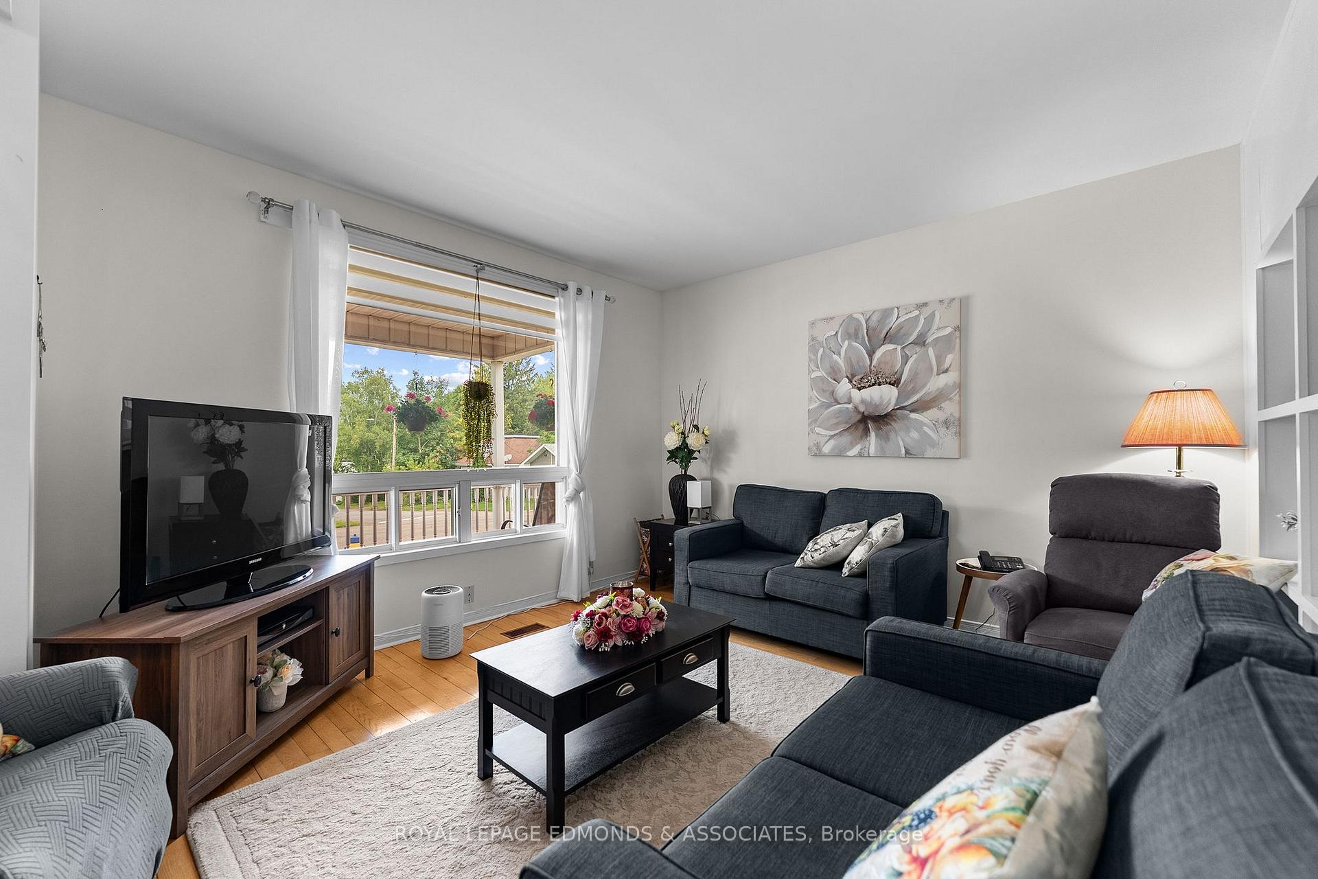 Photo 8 of 320 Alfred Street, Pembroke, Pembroke — HOMEH