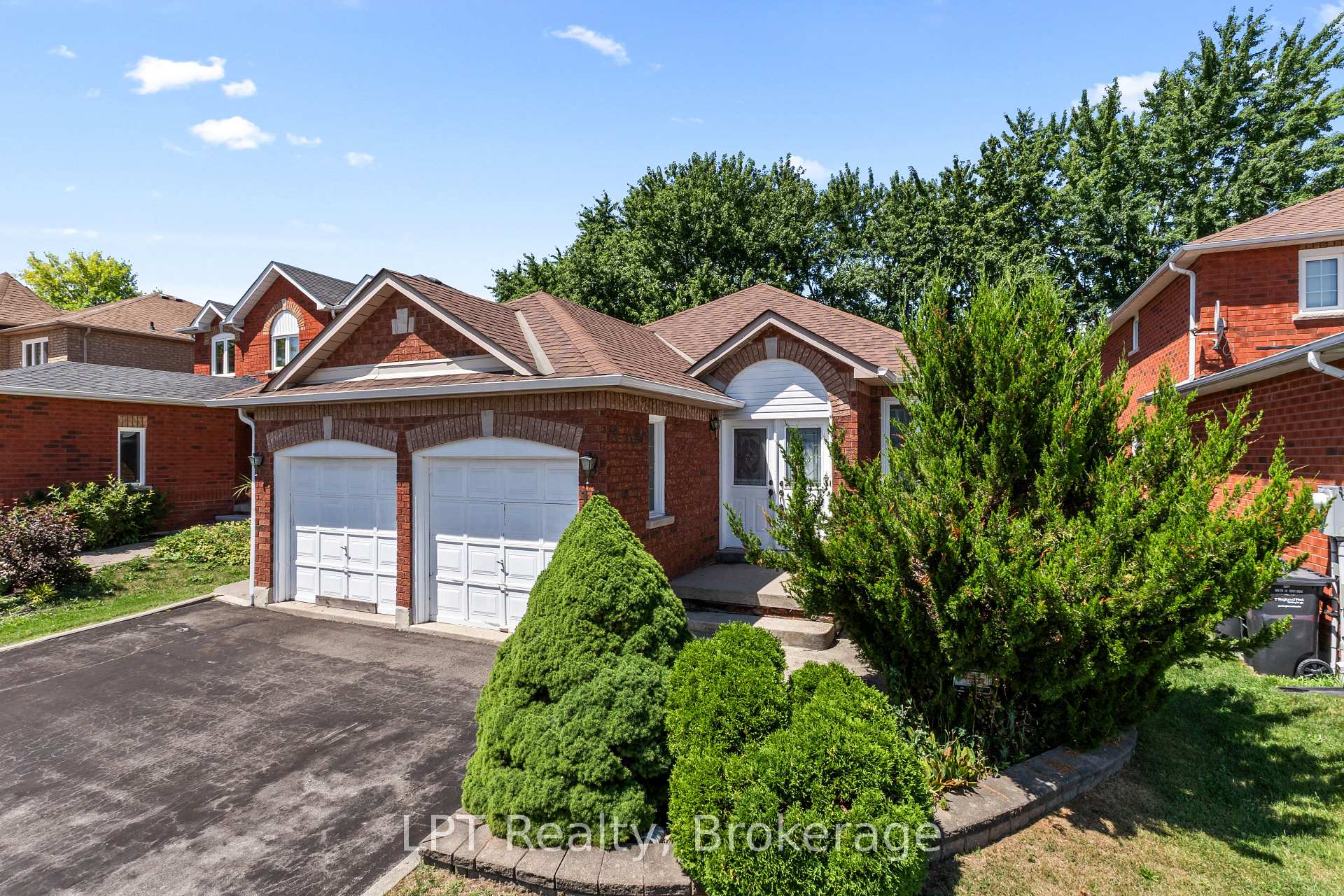 Photo 3 of 15 Esposito Drive, Caledon, Bolton East — HOMEH