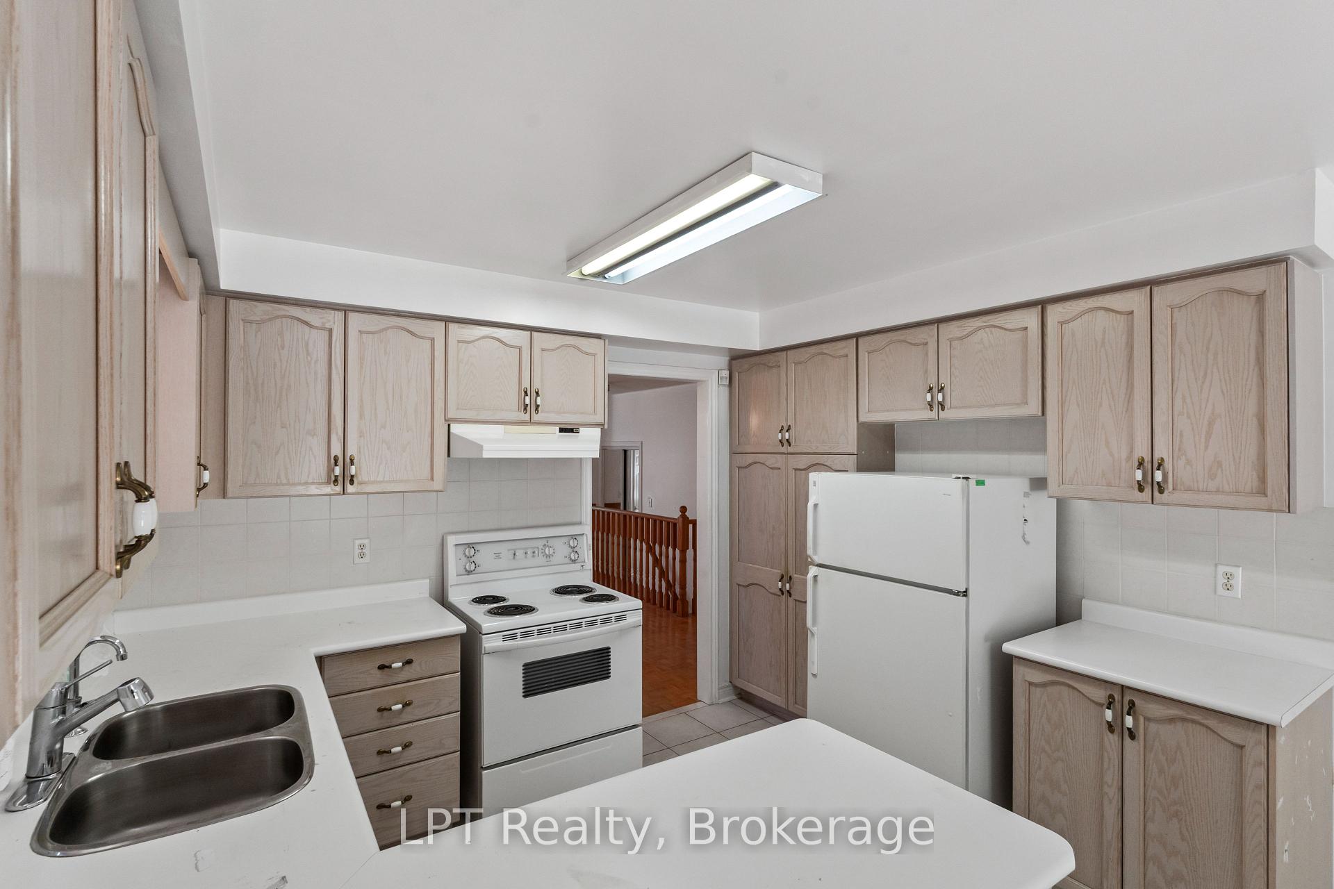 Photo 13 of 15 Esposito Drive, Caledon, Bolton East — HOMEH