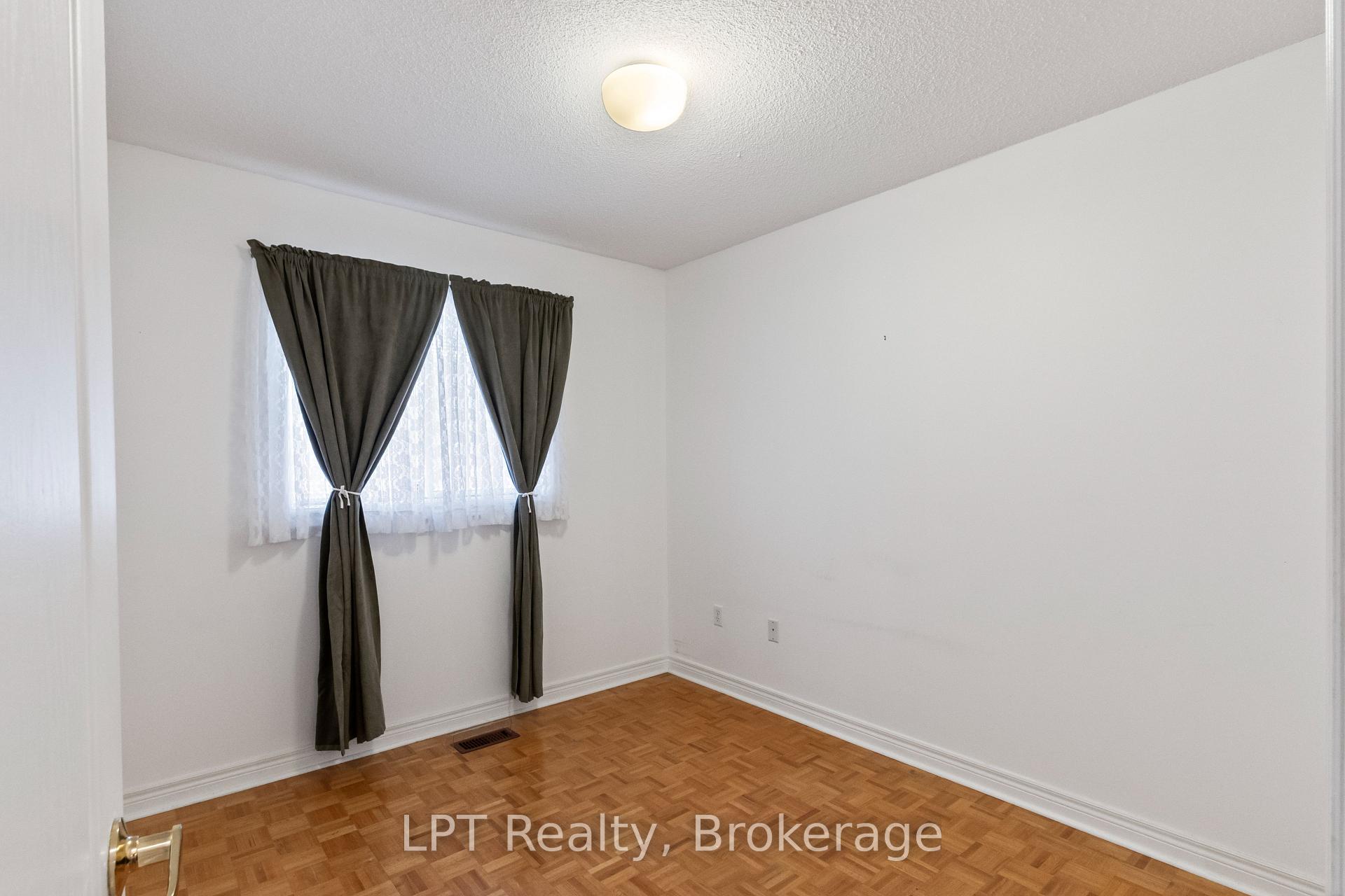 Photo 21 of 15 Esposito Drive, Caledon, Bolton East — HOMEH