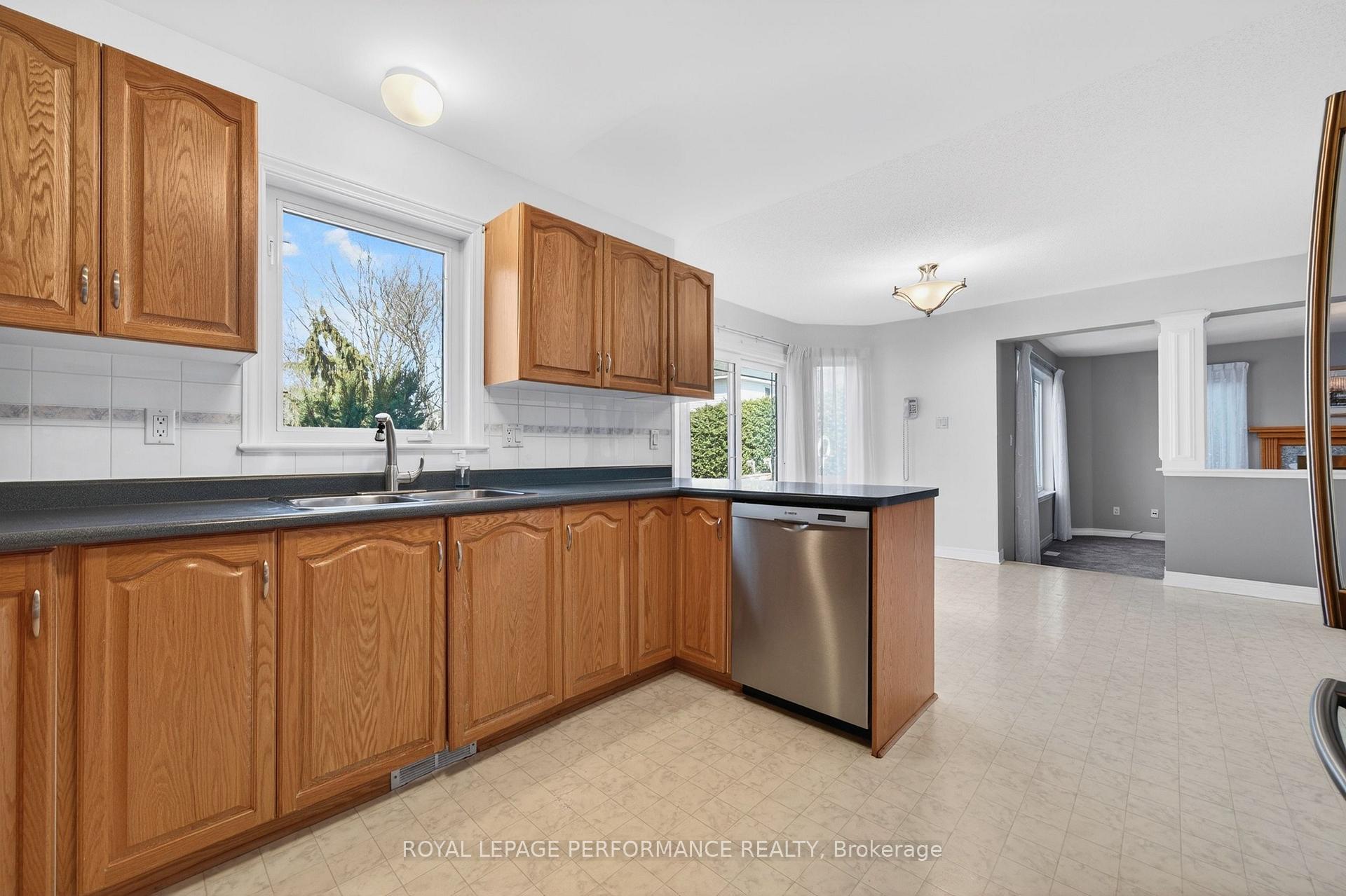 Photo 11 of 5 Mayford Avenue, Ottawa, Barrhaven East — HOMEH