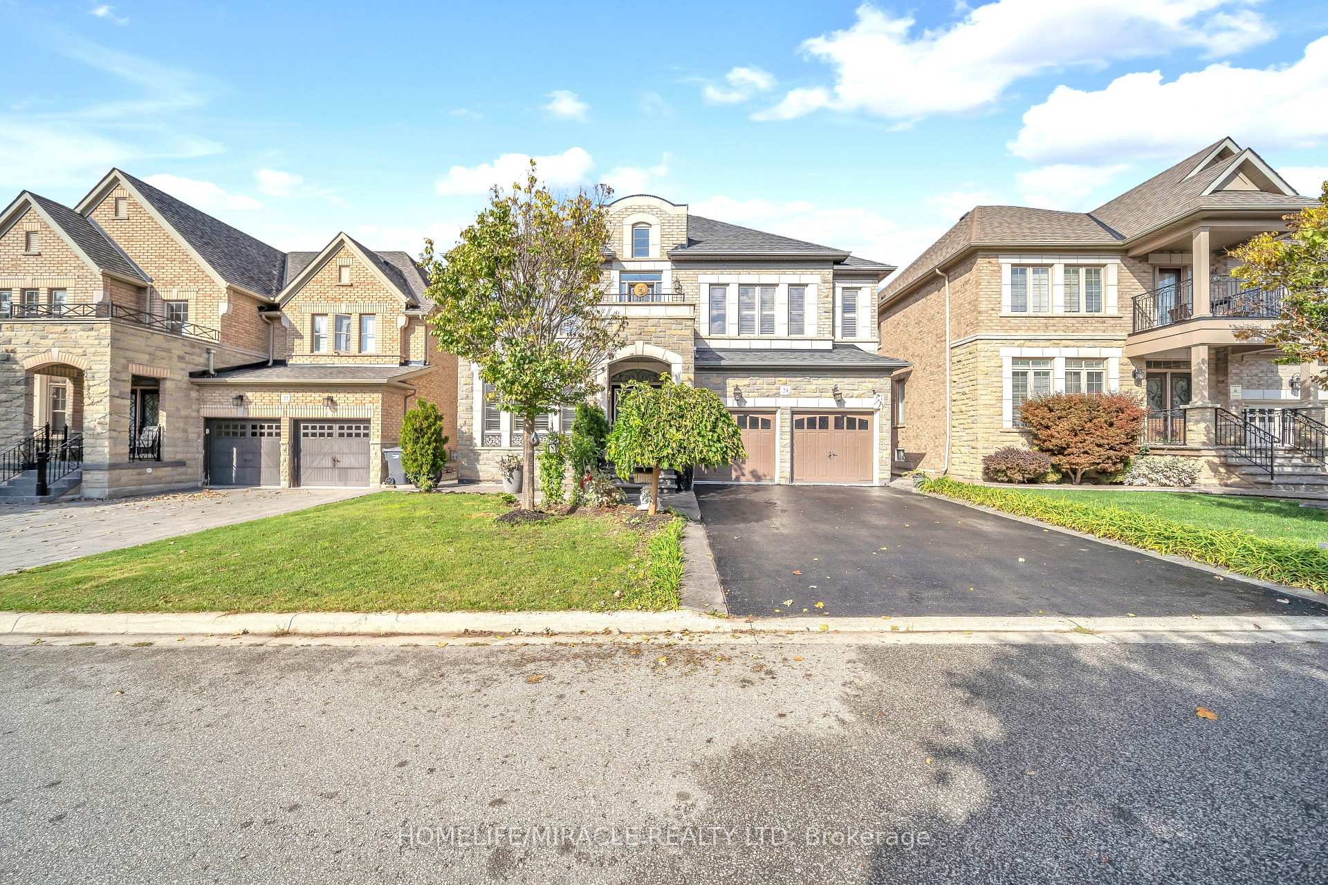 Photo 3 of 24 Haywood Drive, Brampton, Credit Valley — HOMEH