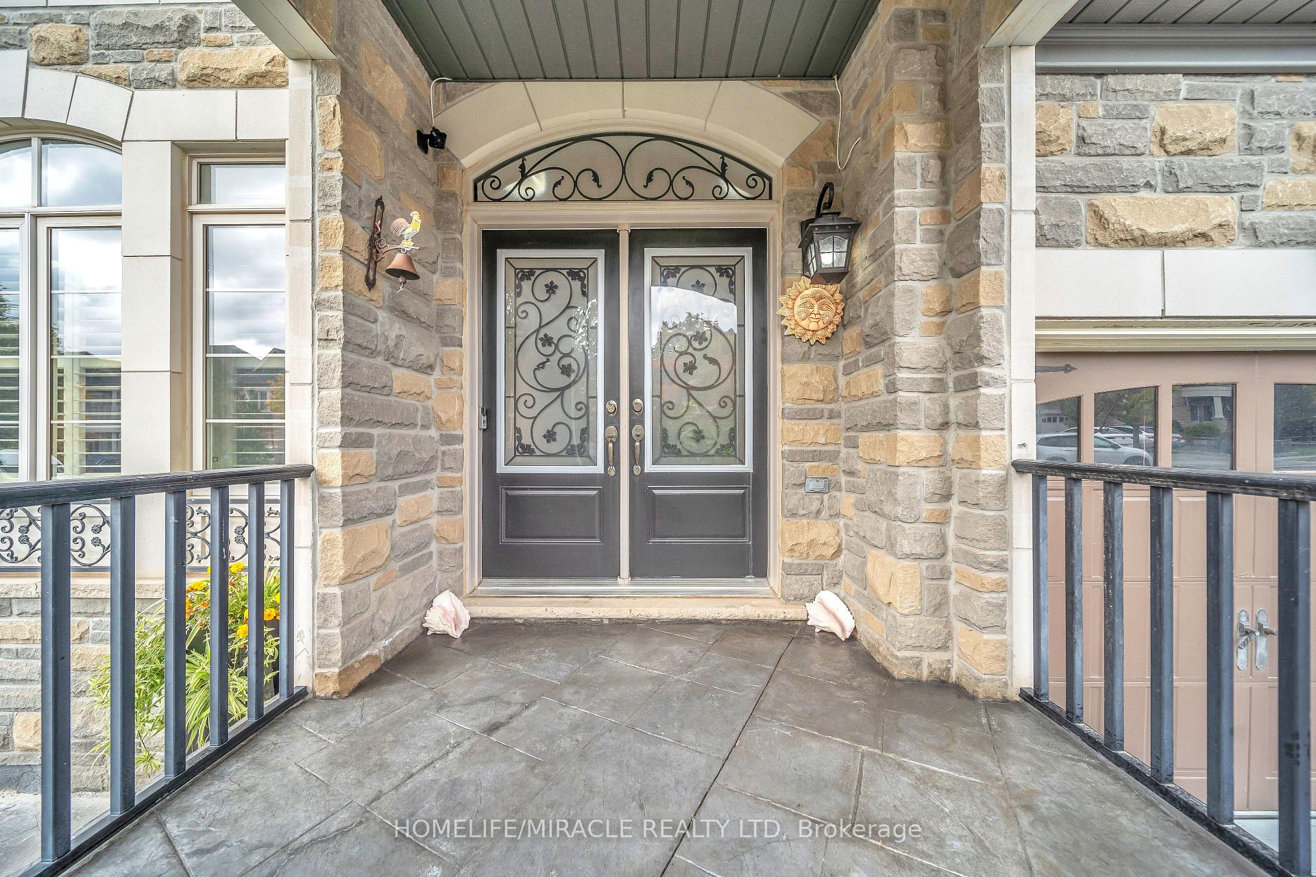 Photo 7 of 24 Haywood Drive, Brampton, Credit Valley — HOMEH
