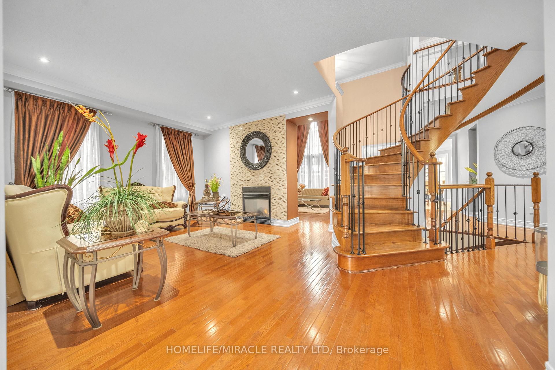 Photo 13 of 24 Haywood Drive, Brampton, Credit Valley — HOMEH