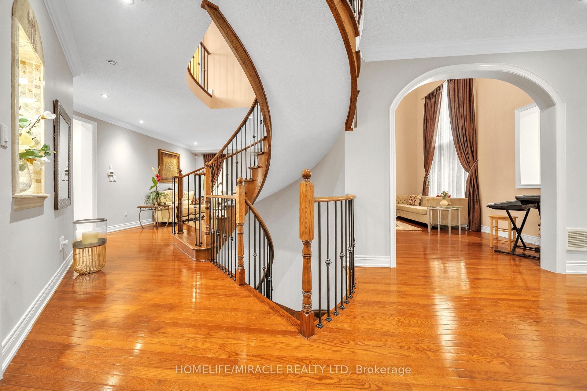 Photo 19 of 24 Haywood Drive, Brampton, Credit Valley — HOMEH