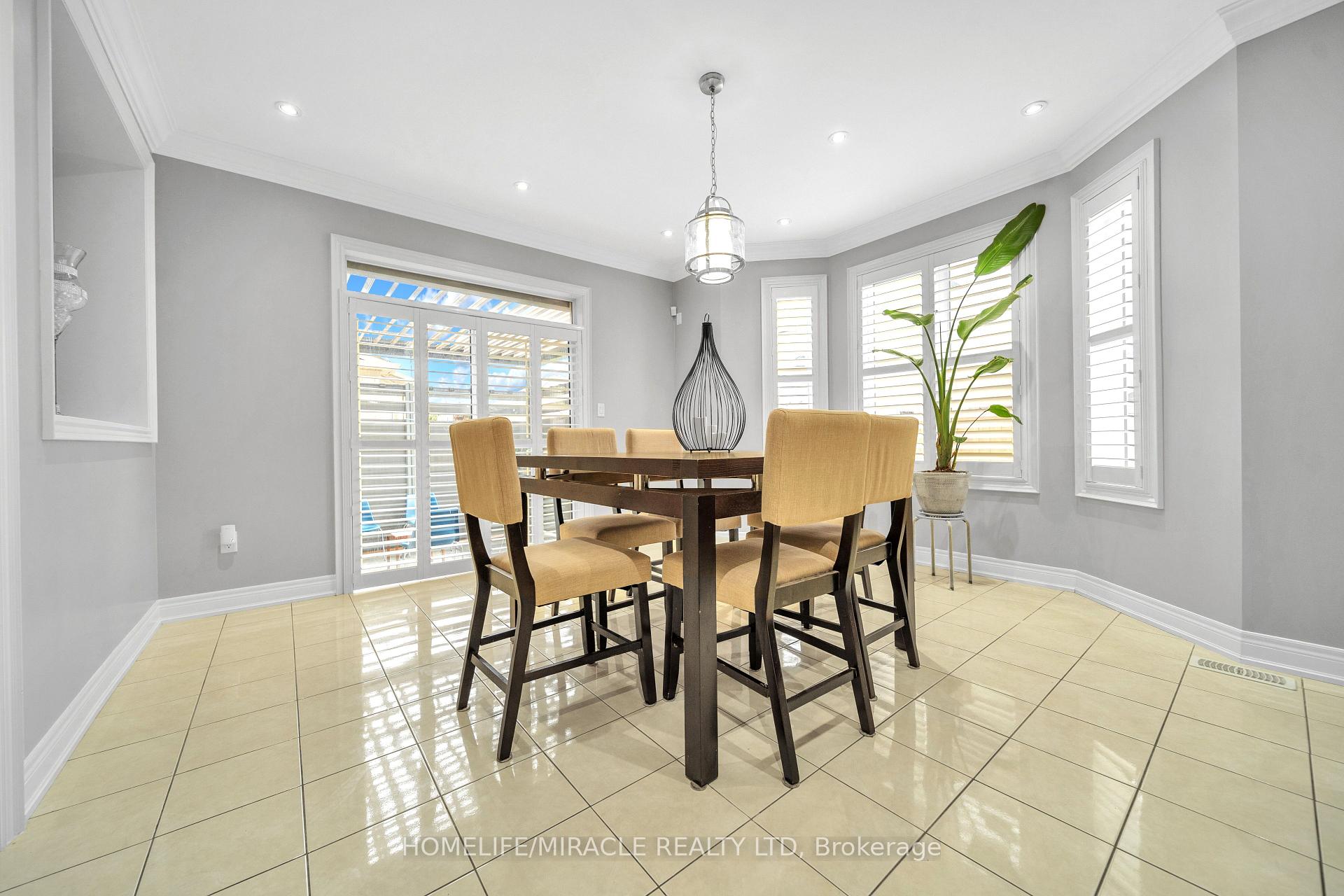 Photo 25 of 24 Haywood Drive, Brampton, Credit Valley — HOMEH