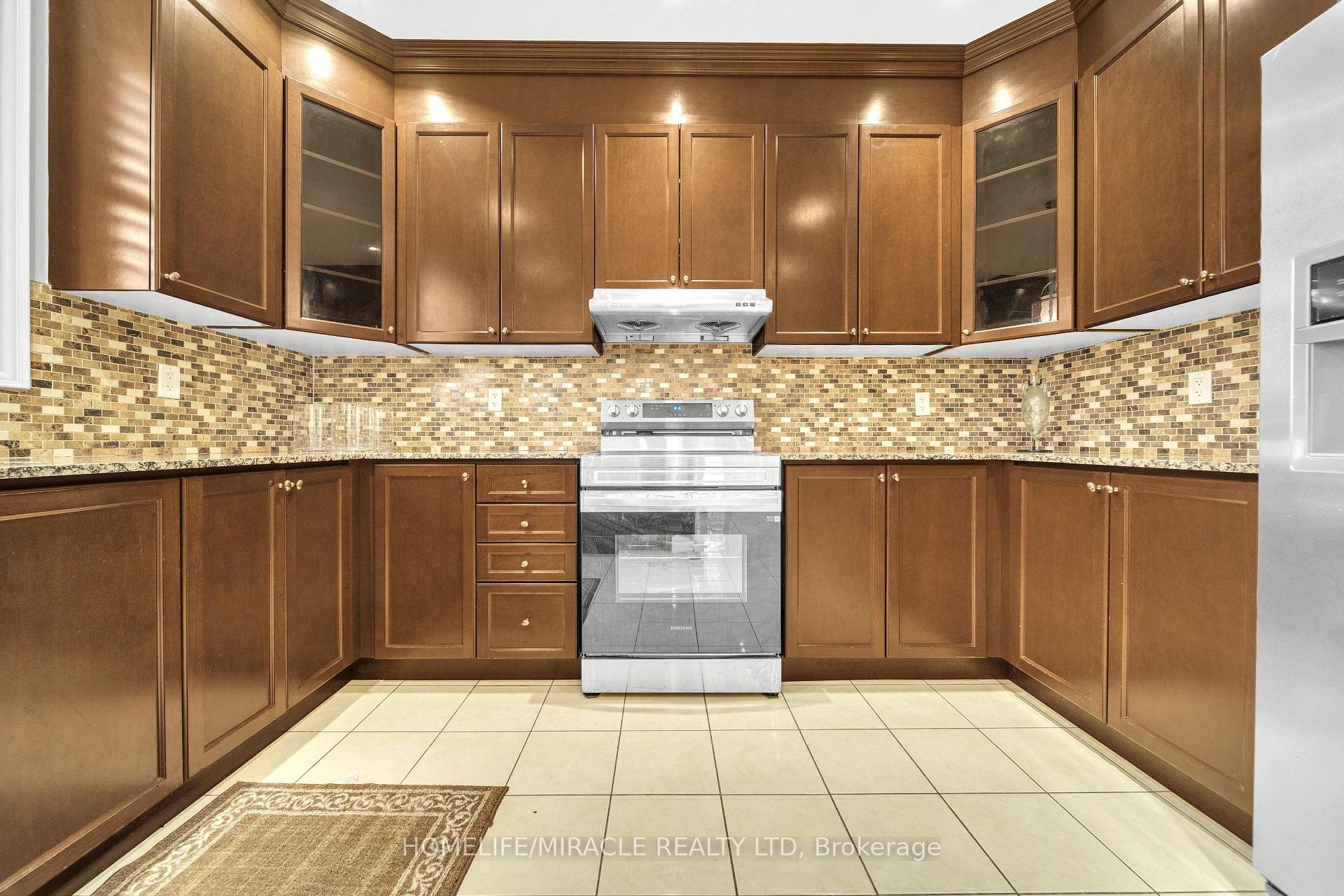 Photo 29 of 24 Haywood Drive, Brampton, Credit Valley — HOMEH
