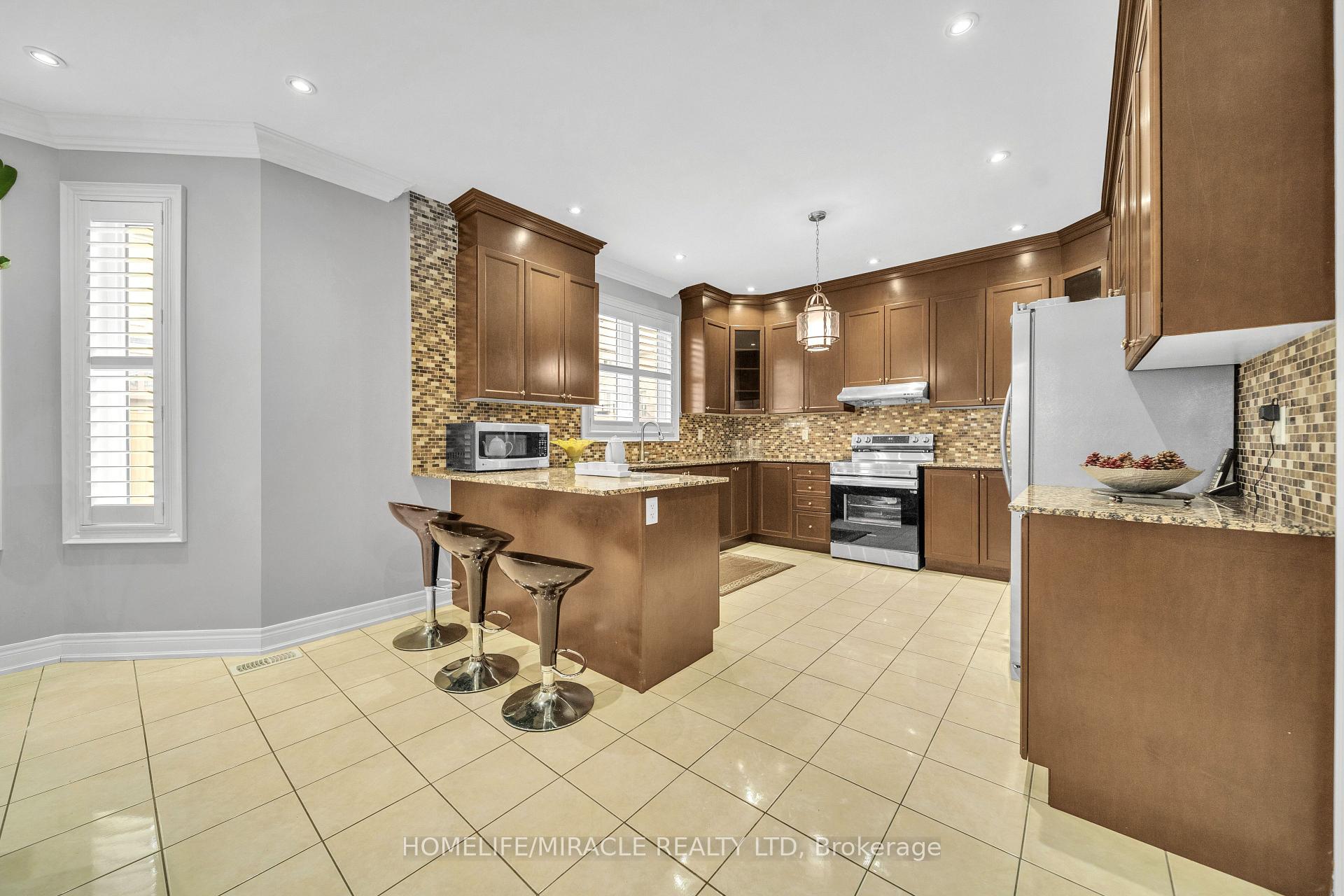 Photo 31 of 24 Haywood Drive, Brampton, Credit Valley — HOMEH