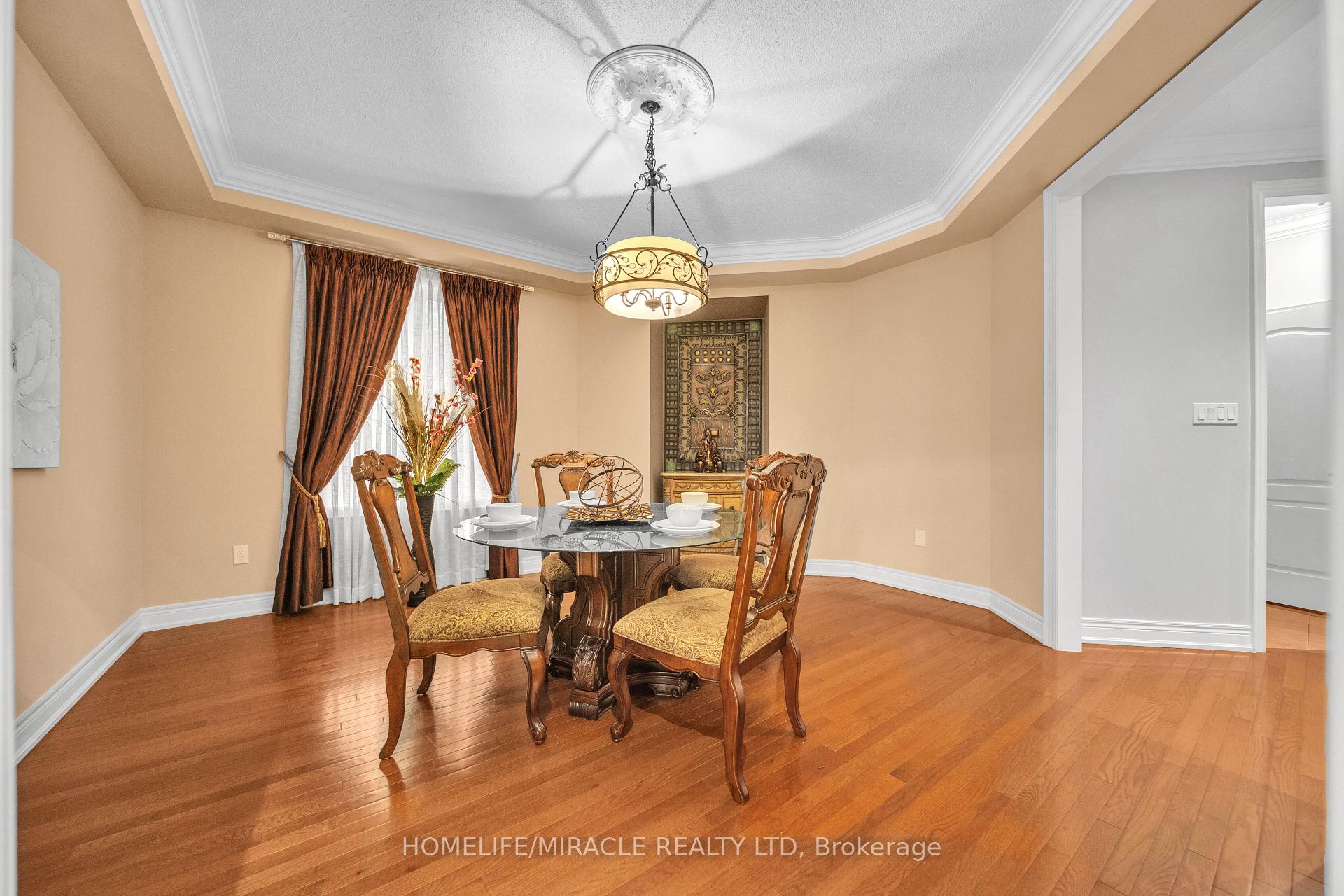 Photo 35 of 24 Haywood Drive, Brampton, Credit Valley — HOMEH