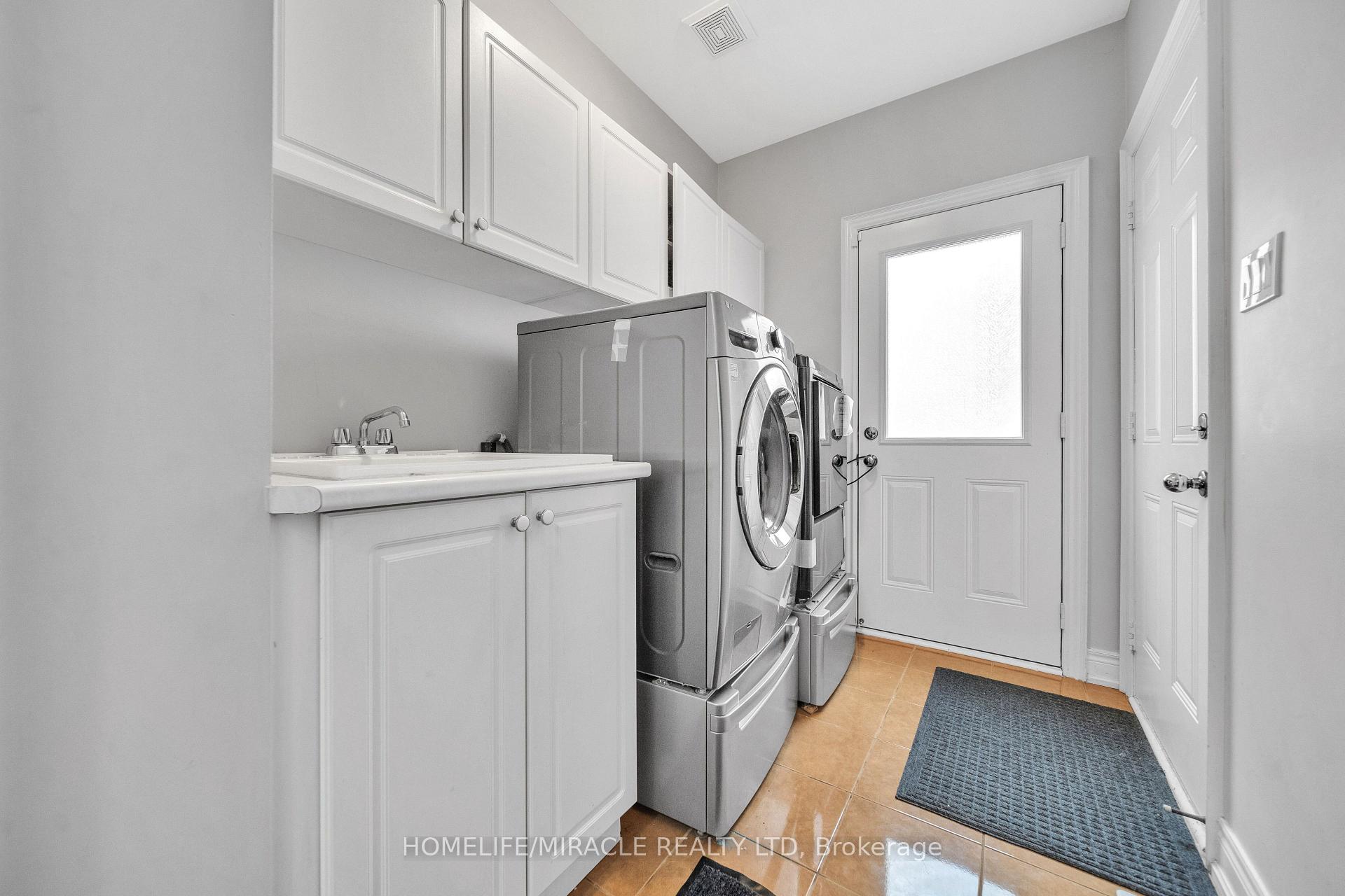 Photo 37 of 24 Haywood Drive, Brampton, Credit Valley — HOMEH