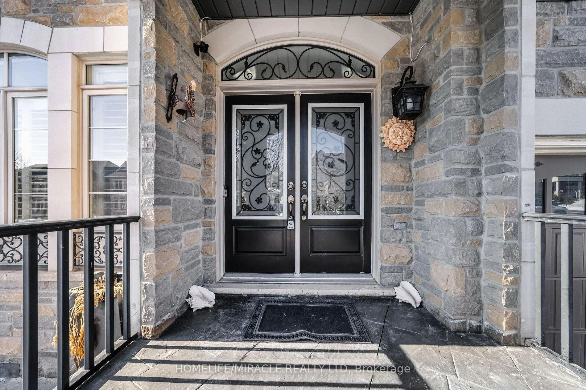 Photo 4 of 24 Haywood Drive, Brampton, Credit Valley — HOMEH