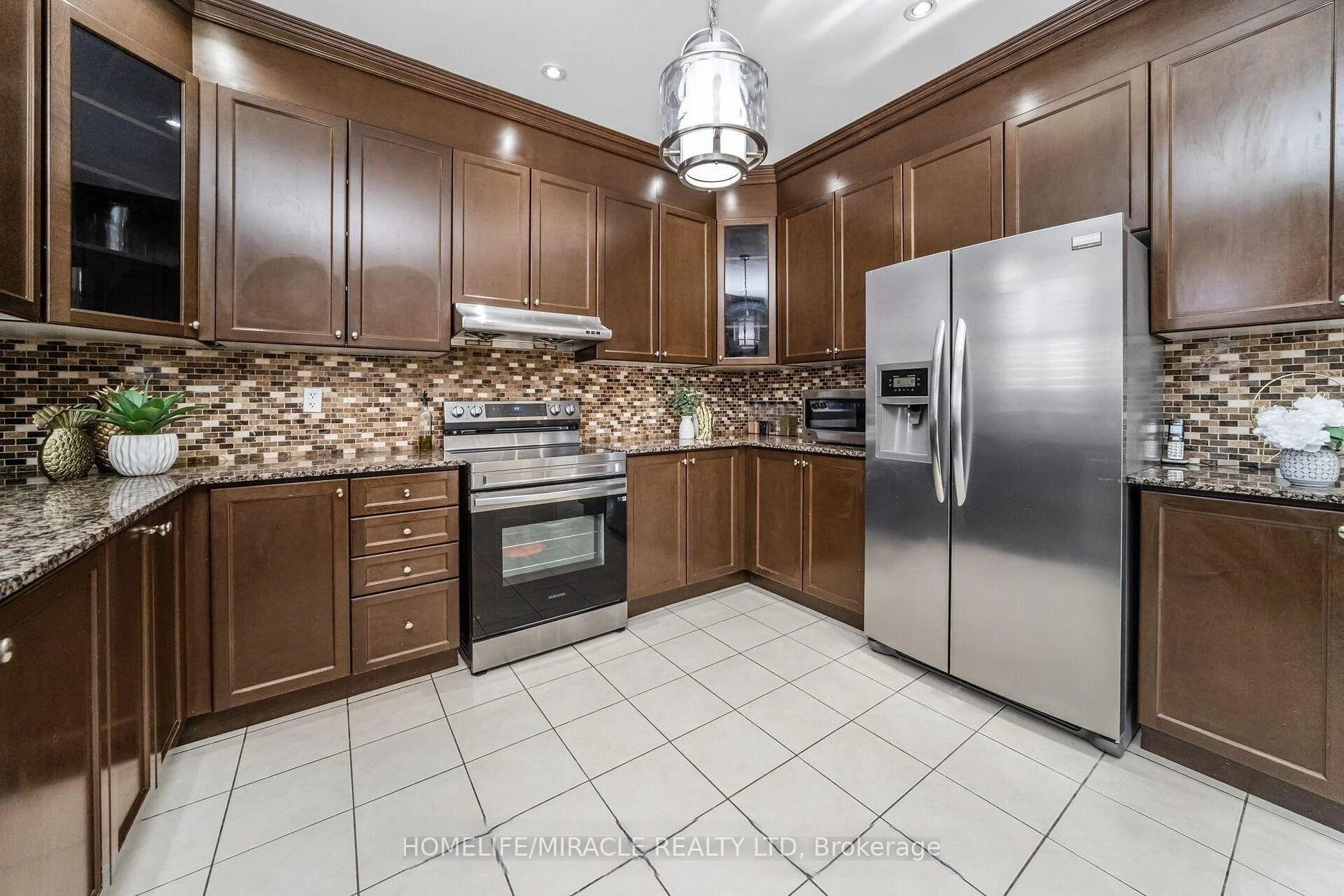 Photo 32 of 24 Haywood Drive, Brampton, Credit Valley — HOMEH