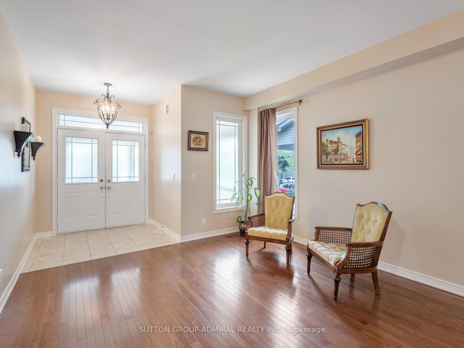 Photo 7 of 23 Kerr Lane, Aurora, Bayview Northeast — HOMEH