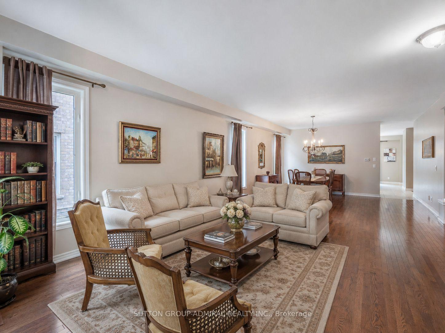 Photo 9 of 23 Kerr Lane, Aurora, Bayview Northeast — HOMEH