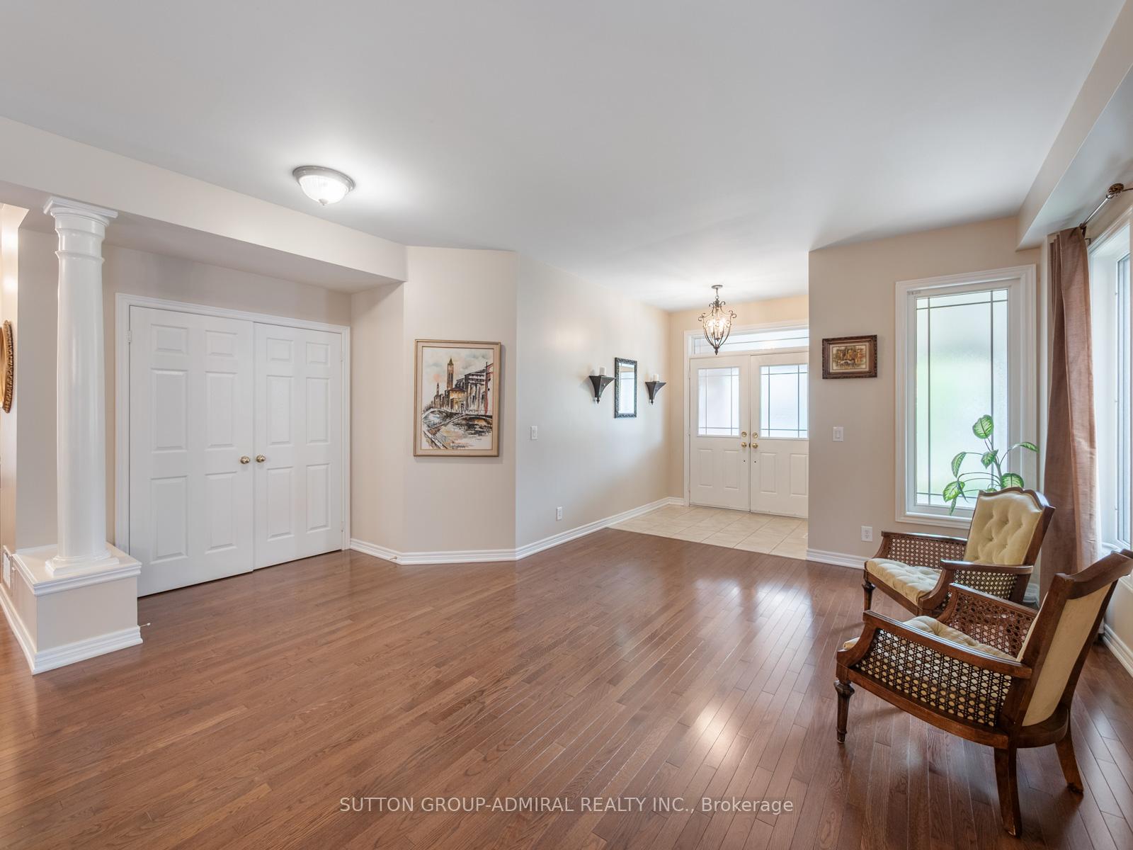 Photo 10 of 23 Kerr Lane, Aurora, Bayview Northeast — HOMEH