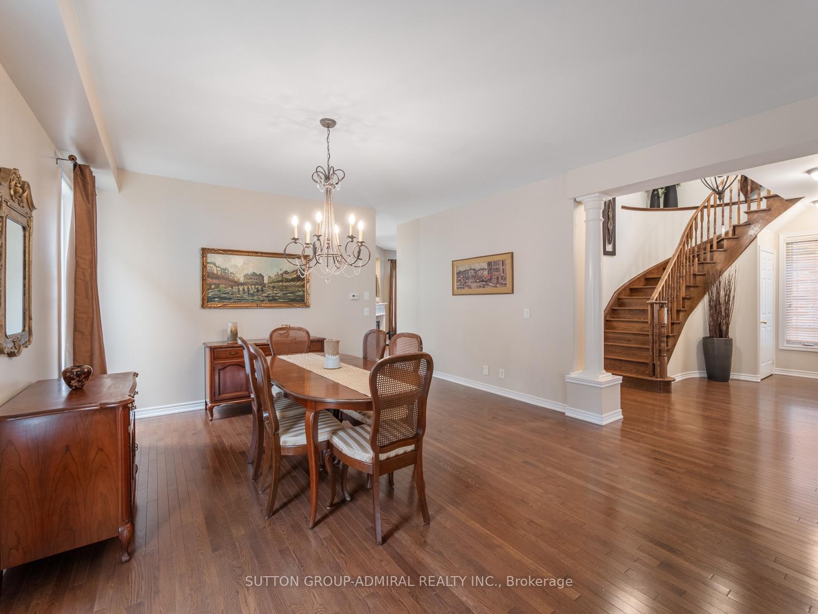Photo 12 of 23 Kerr Lane, Aurora, Bayview Northeast — HOMEH