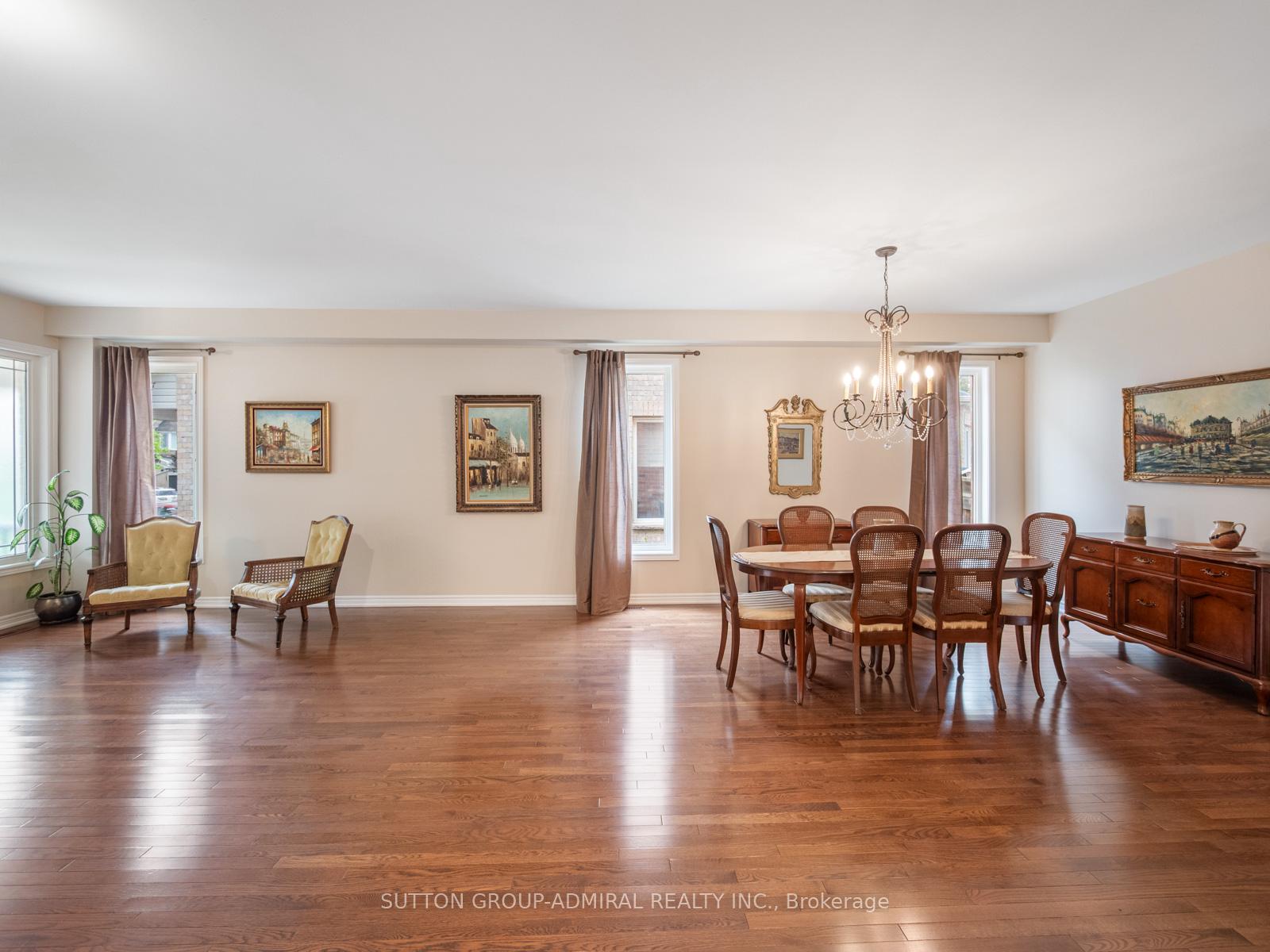 Photo 13 of 23 Kerr Lane, Aurora, Bayview Northeast — HOMEH