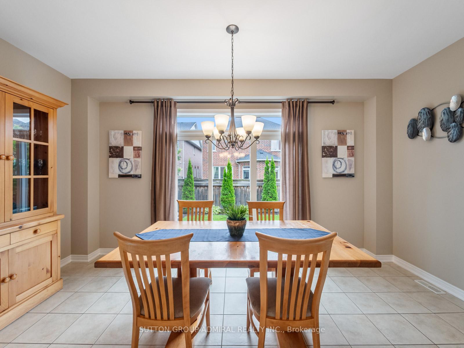 Photo 18 of 23 Kerr Lane, Aurora, Bayview Northeast — HOMEH