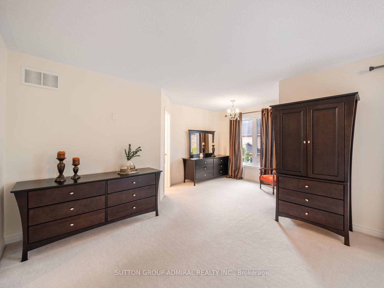 Photo 28 of 23 Kerr Lane, Aurora, Bayview Northeast — HOMEH
