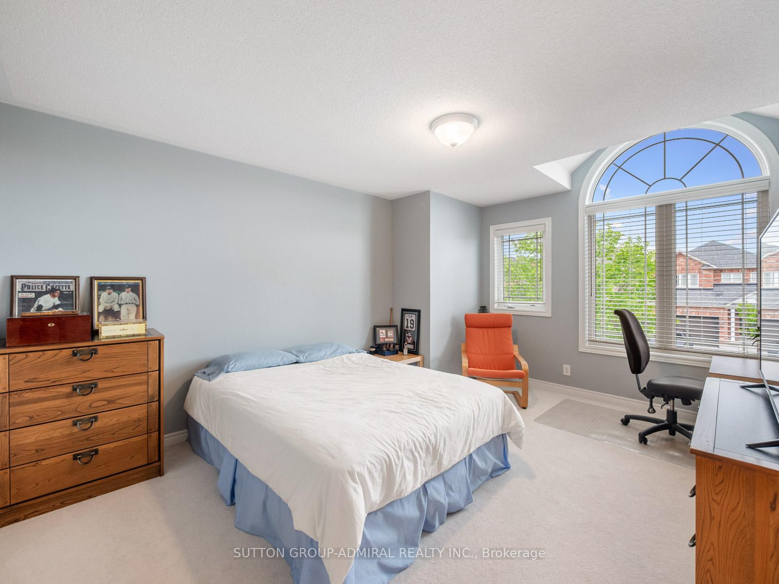 Photo 32 of 23 Kerr Lane, Aurora, Bayview Northeast — HOMEH