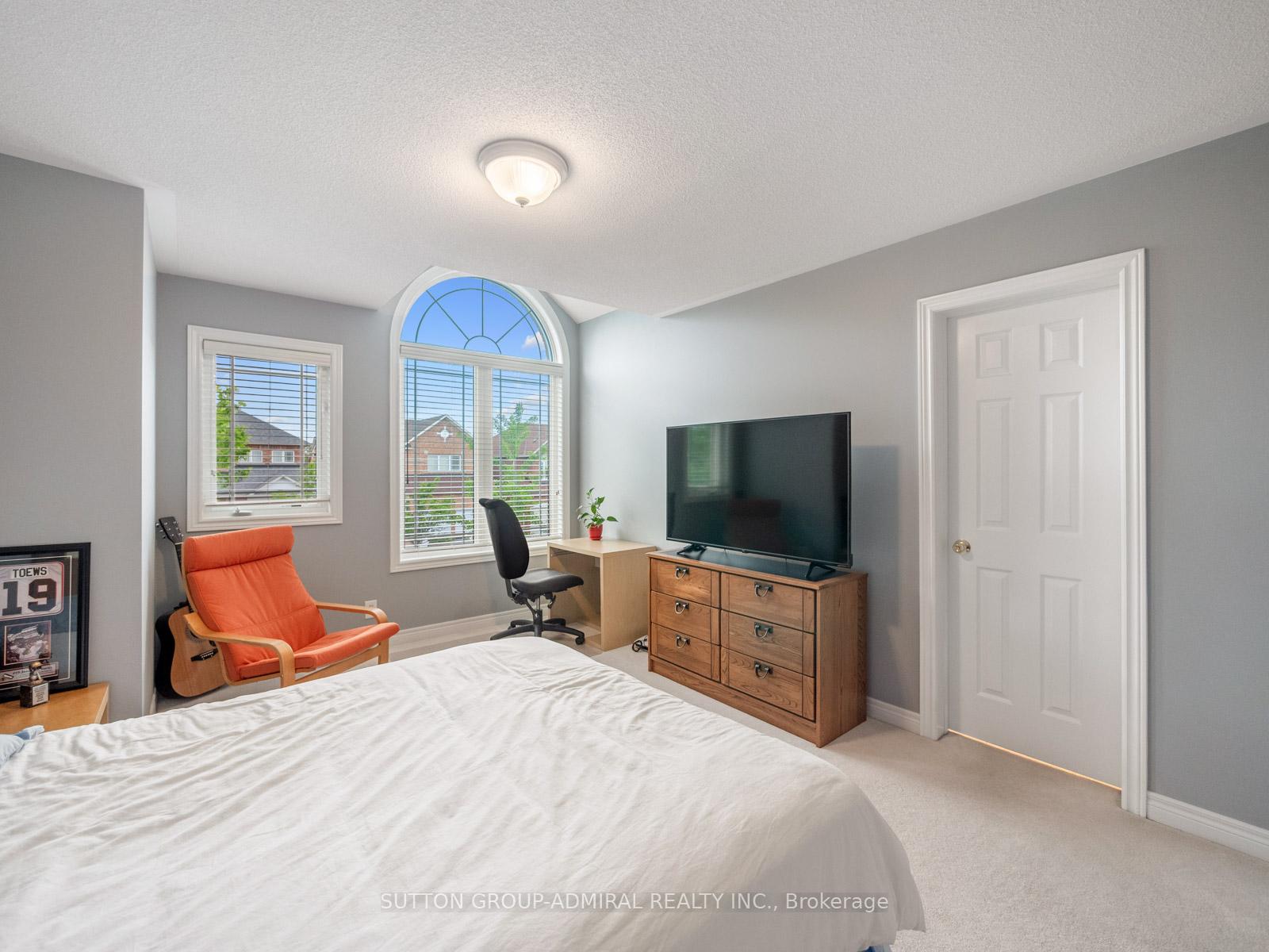 Photo 33 of 23 Kerr Lane, Aurora, Bayview Northeast — HOMEH