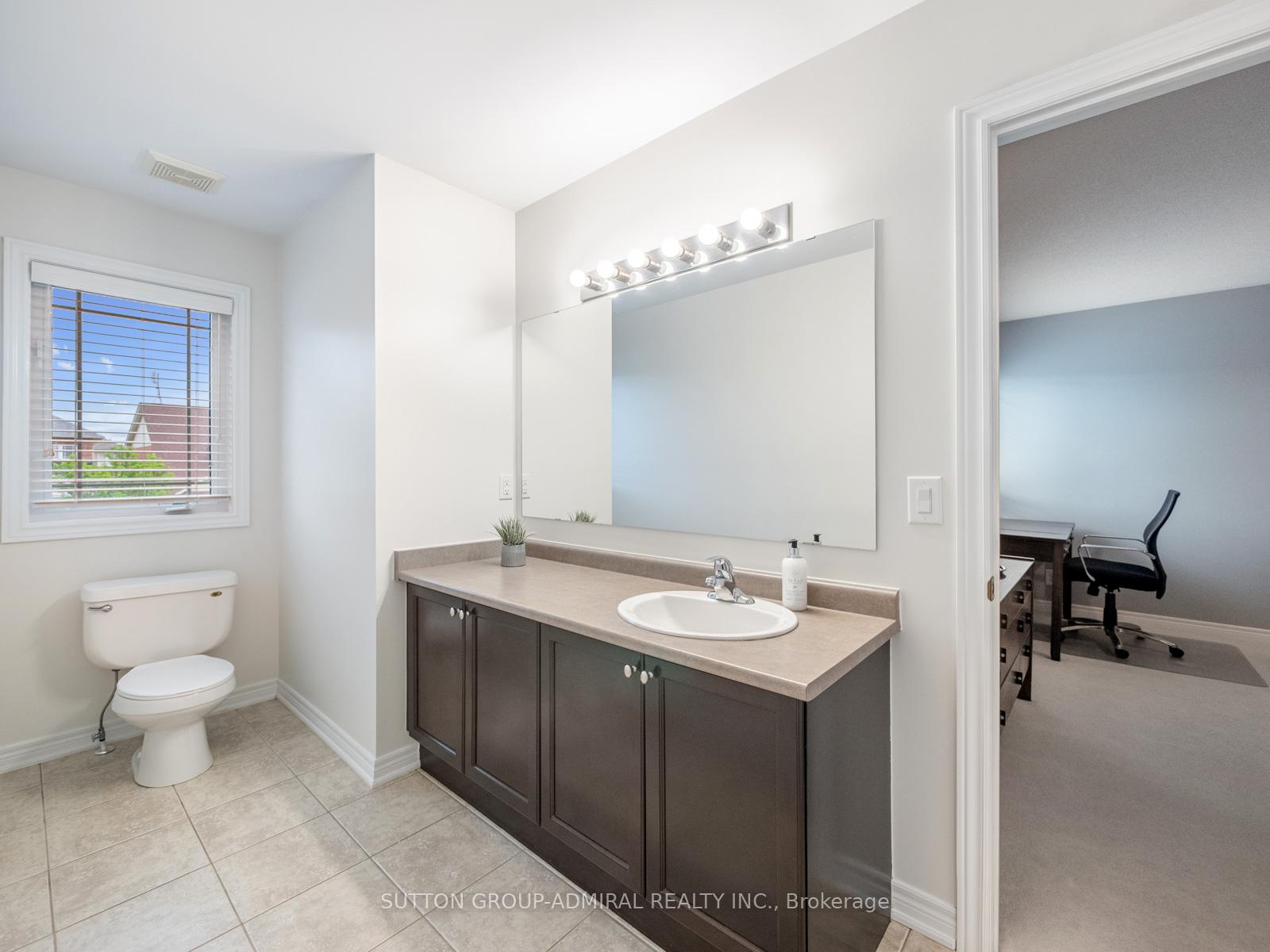 Photo 35 of 23 Kerr Lane, Aurora, Bayview Northeast — HOMEH