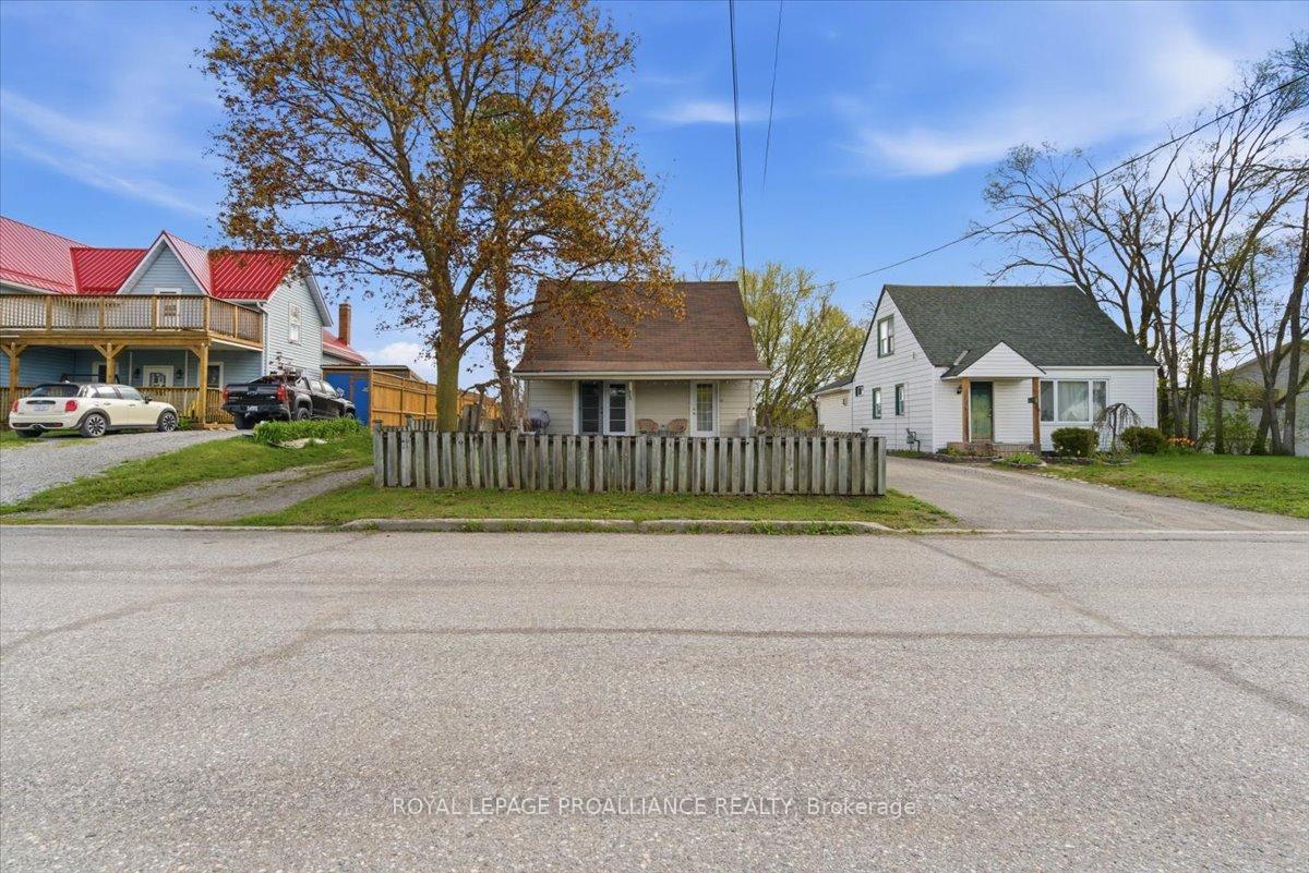 Photo 3 of 61 Delaney Street, Quinte West, Trenton Ward — HOMEH