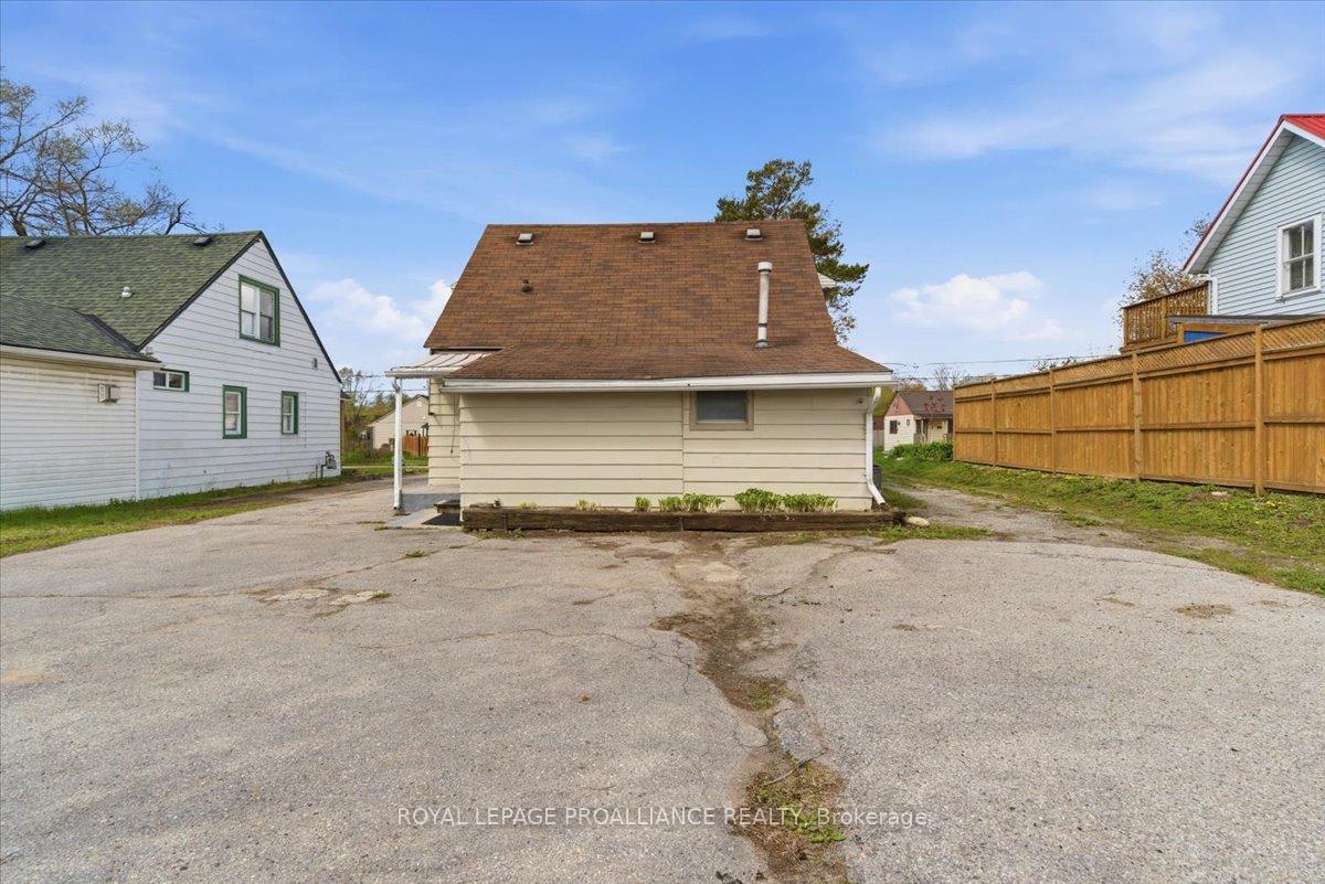 Photo 40 of 61 Delaney Street, Quinte West, Trenton Ward — HOMEH