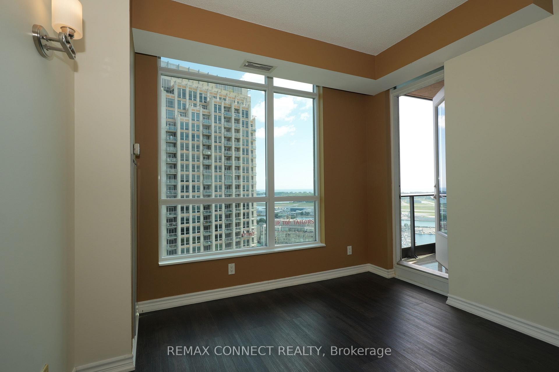 Photo 3 of Unit 2812, 215 Fort York Boulevard, Toronto, Niagara — HOMEH