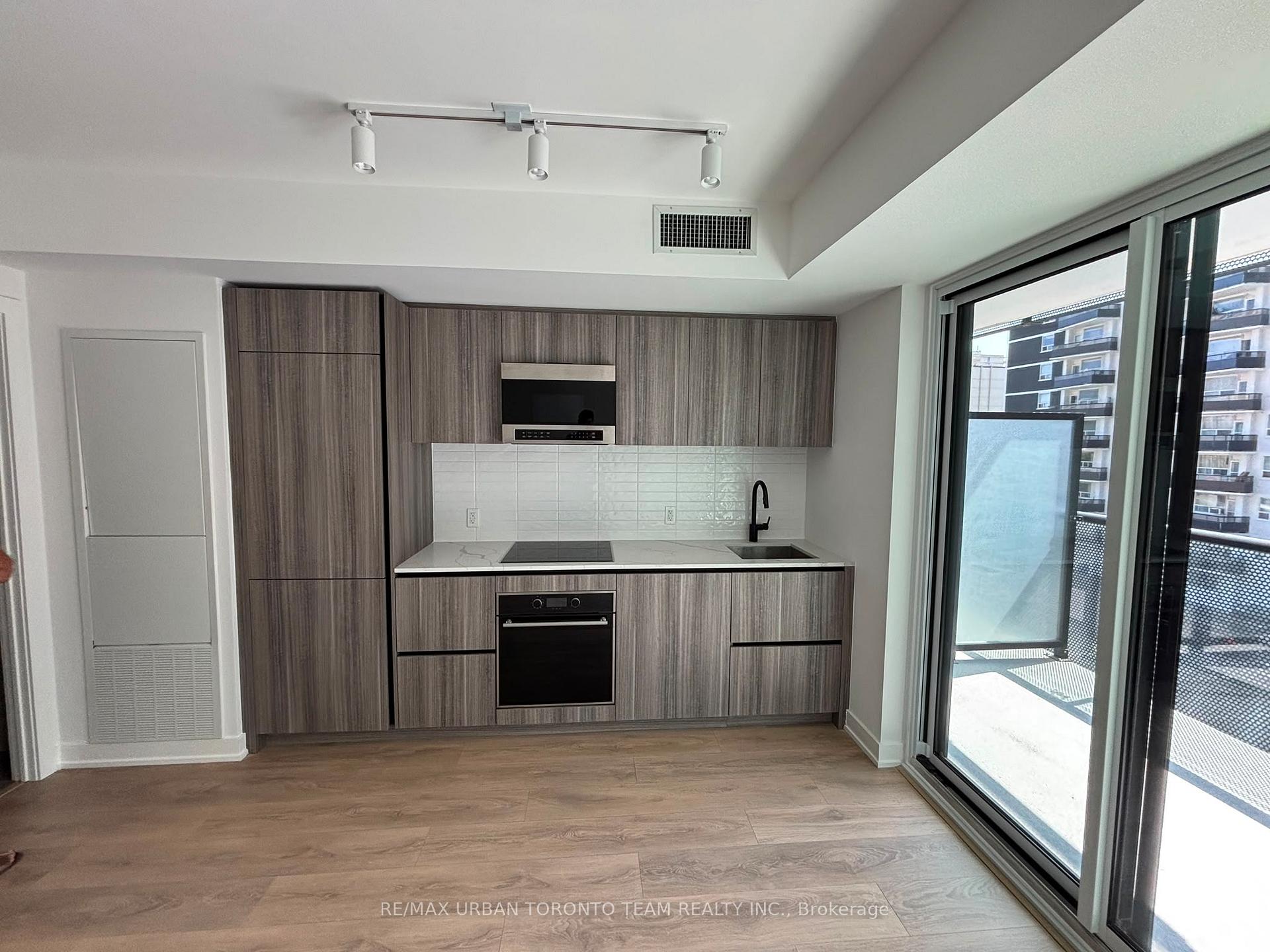 Photo 2 of Unit 413, 127 Broadway Avenue, Toronto, Mount Pleasant West — HOMEH