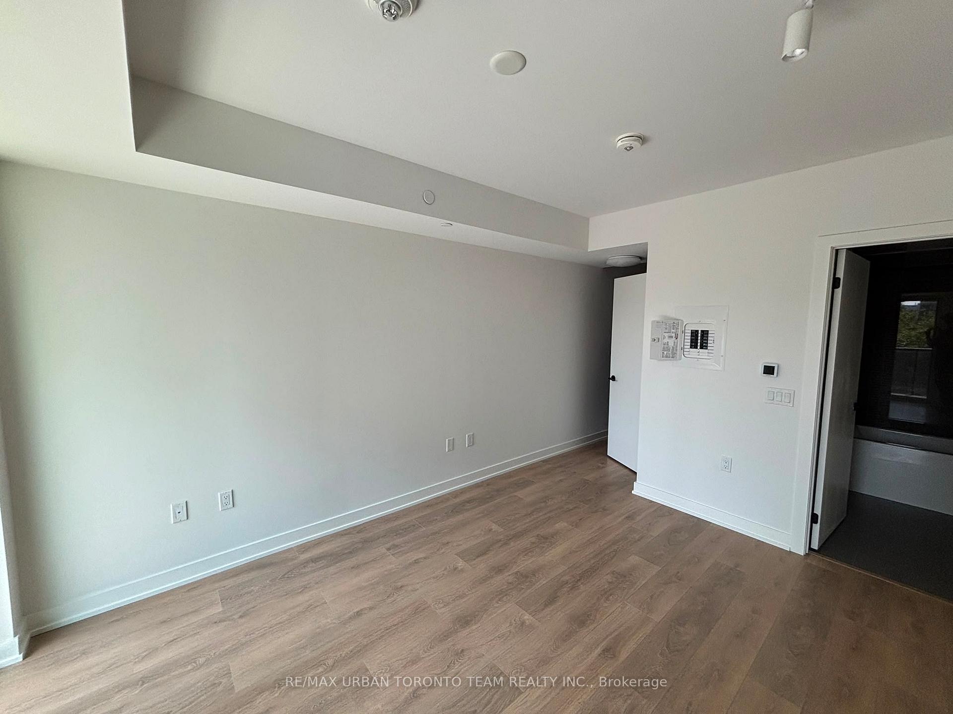 Photo 3 of Unit 413, 127 Broadway Avenue, Toronto, Mount Pleasant West — HOMEH