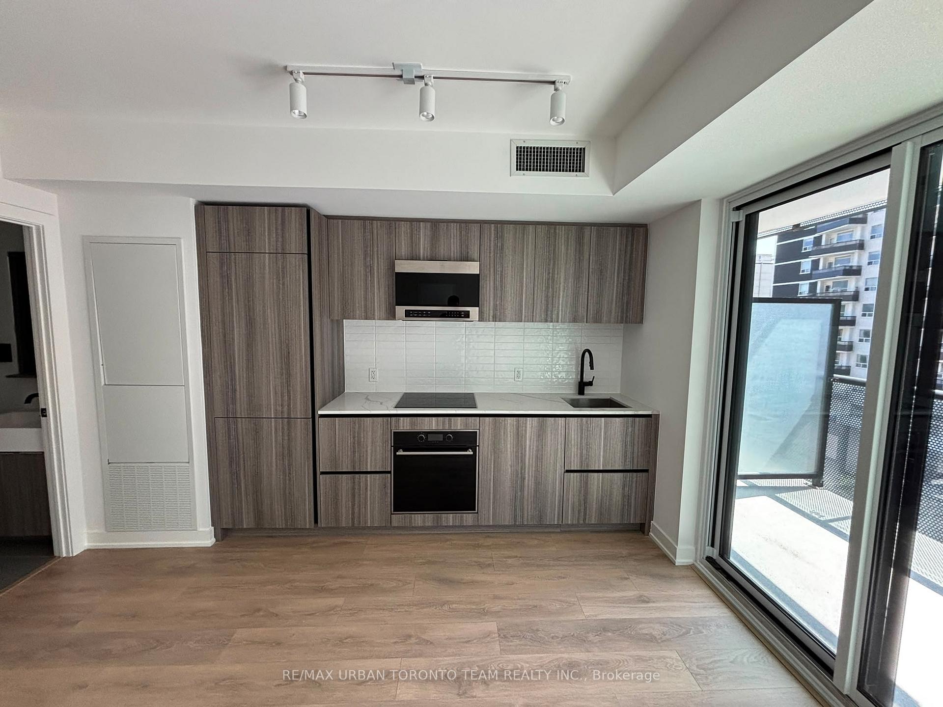 Photo 4 of Unit 413, 127 Broadway Avenue, Toronto, Mount Pleasant West — HOMEH