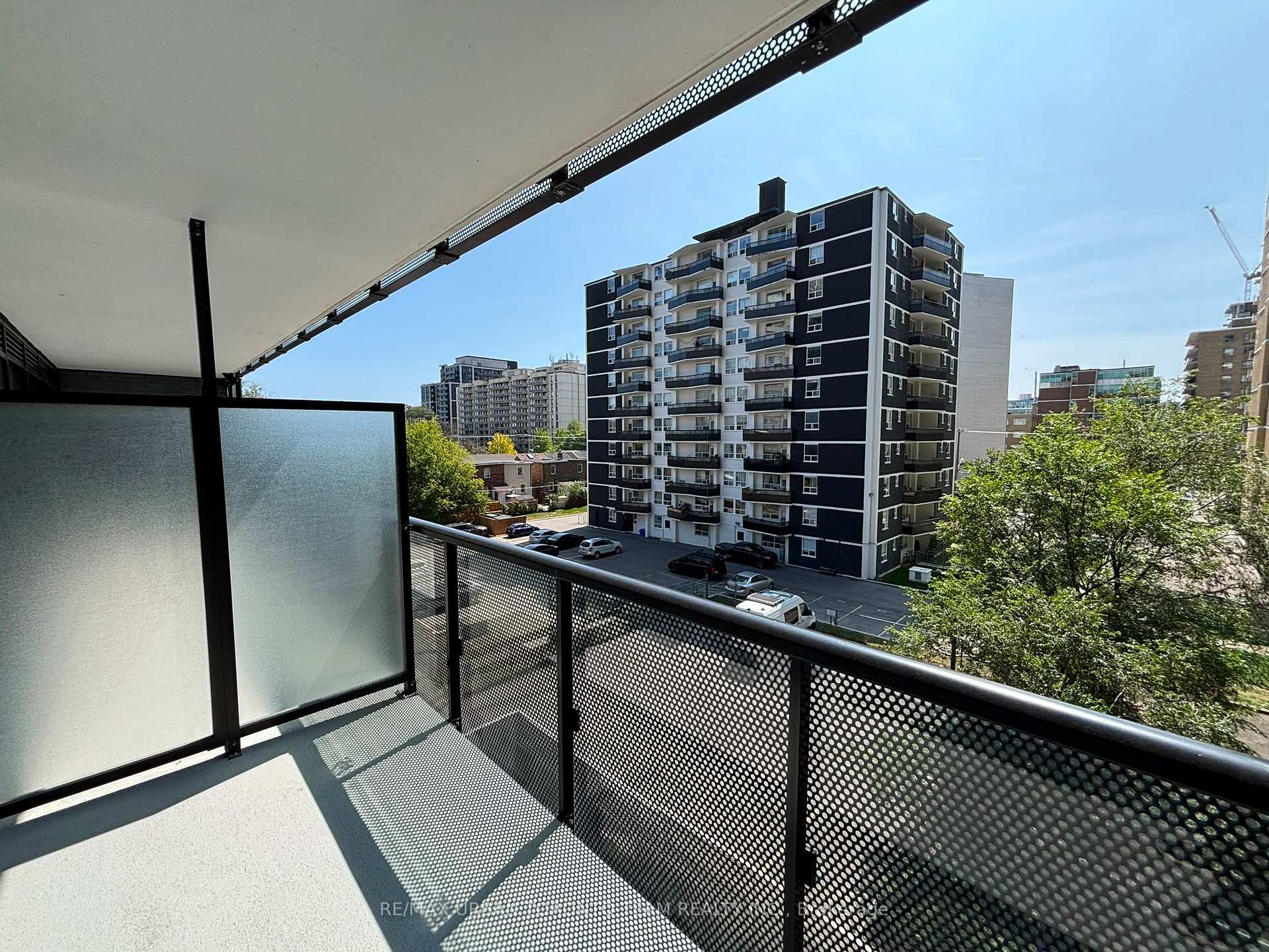 Photo 6 of Unit 413, 127 Broadway Avenue, Toronto, Mount Pleasant West — HOMEH