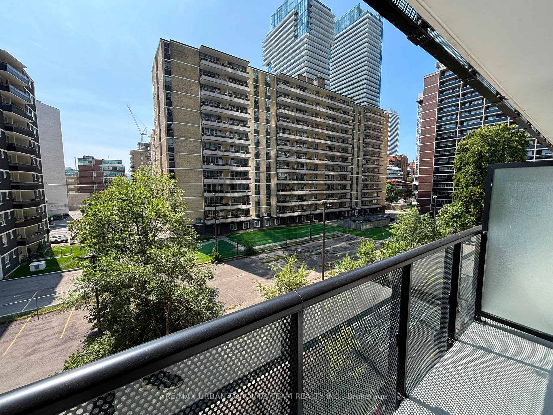 Photo 7 of Unit 413, 127 Broadway Avenue, Toronto, Mount Pleasant West — HOMEH