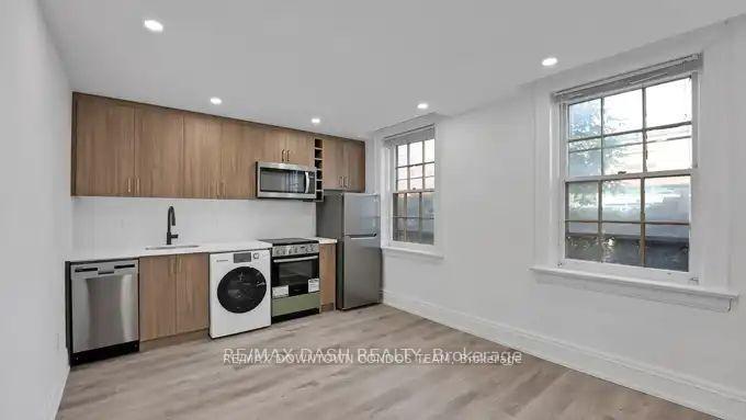 Photo 2 of Unit 31, 917 St Clair Avenue W, Toronto, Wychwood — HOMEH