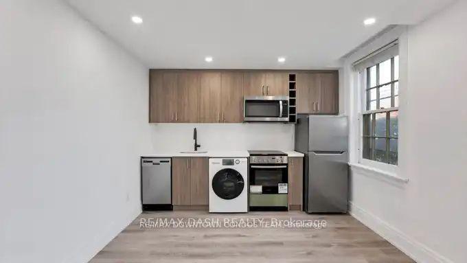 Photo 3 of Unit 31, 917 St Clair Avenue W, Toronto, Wychwood — HOMEH