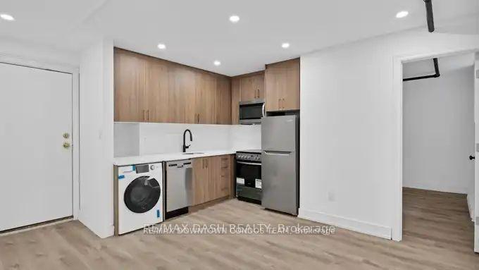 Photo 5 of Unit 31, 917 St Clair Avenue W, Toronto, Wychwood — HOMEH