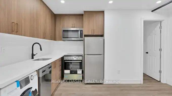 Photo 7 of Unit 31, 917 St Clair Avenue W, Toronto, Wychwood — HOMEH