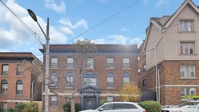 Photo 4 of Unit 31, 917 St Clair Avenue W, Toronto, Wychwood — HOMEH