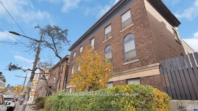 Photo 6 of Unit 31, 917 St Clair Avenue W, Toronto, Wychwood — HOMEH