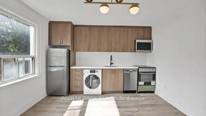 Photo 58 of Unit 31, 917 St Clair Avenue W, Toronto, Wychwood — HOMEH