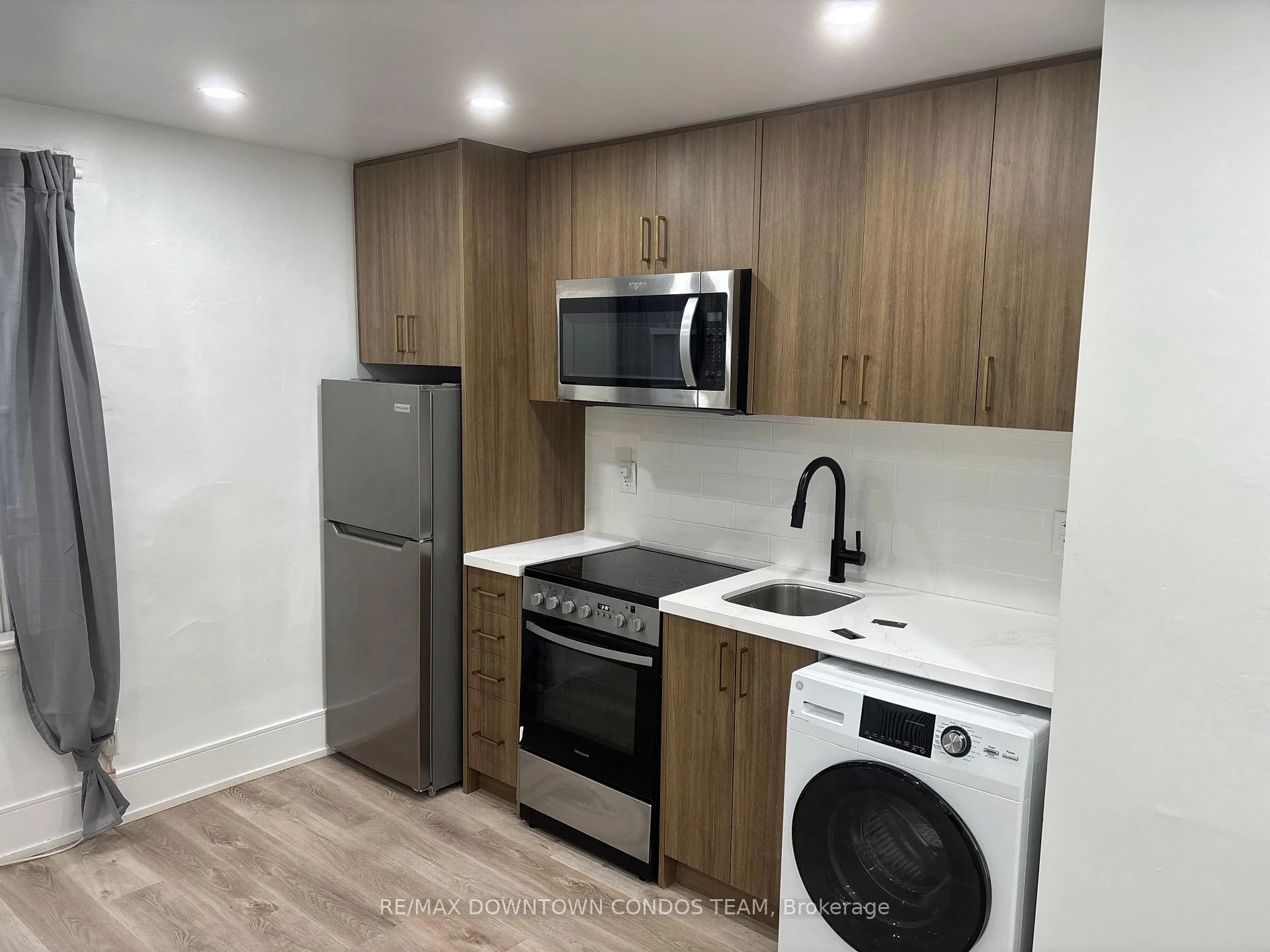 Photo 10 of Unit 31, 917 St Clair Avenue W, Toronto, Wychwood — HOMEH