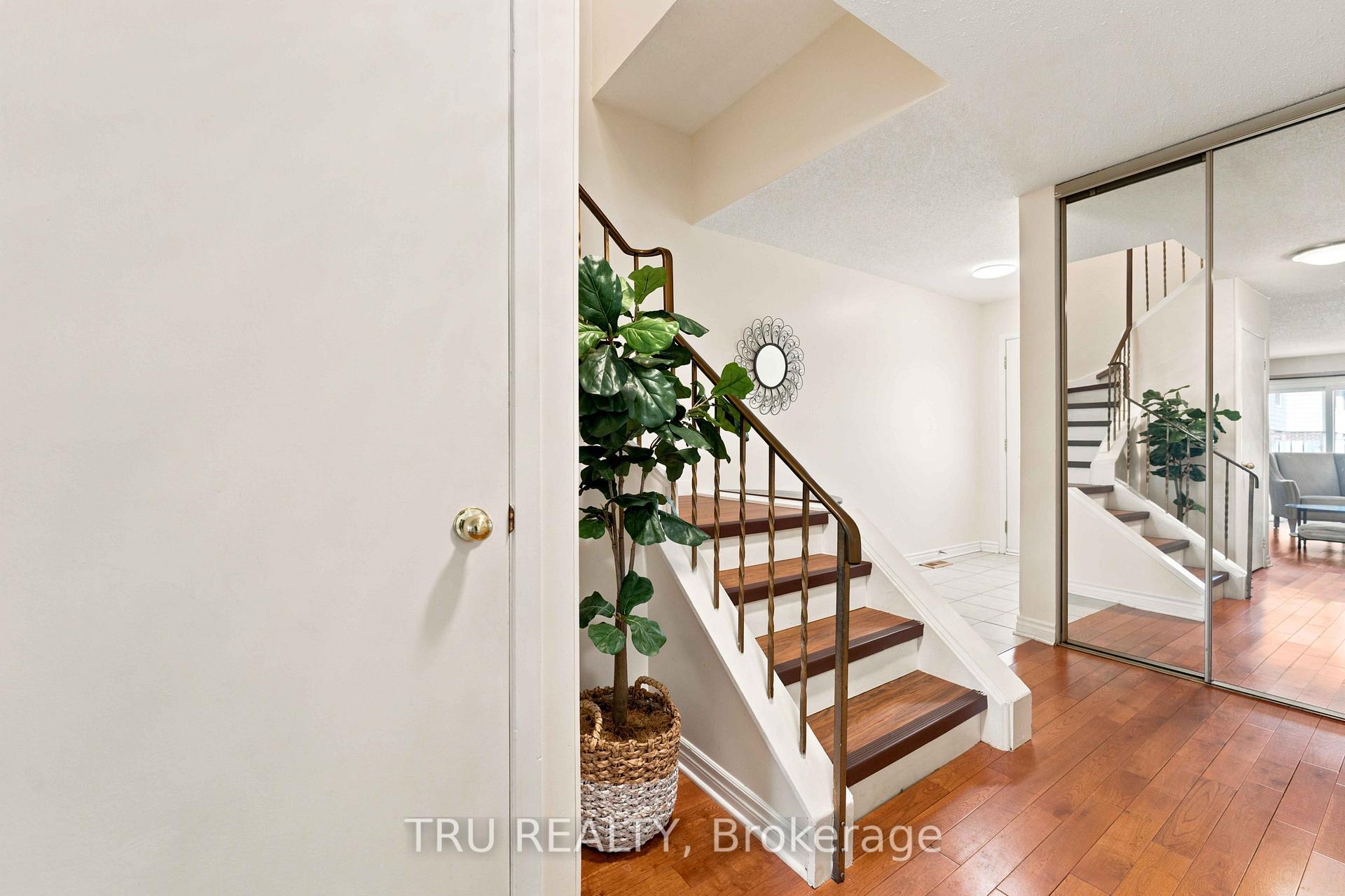 Photo 4 of 2154 Orient Park Drive, Ottawa, Blackburn Hamlet (South) — HOMEH